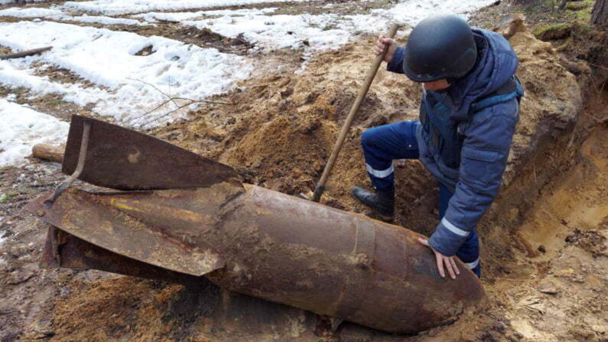 На Сумщині піротехніки знищили німецьку авіабомбу SC-500 часів Другої світової війни