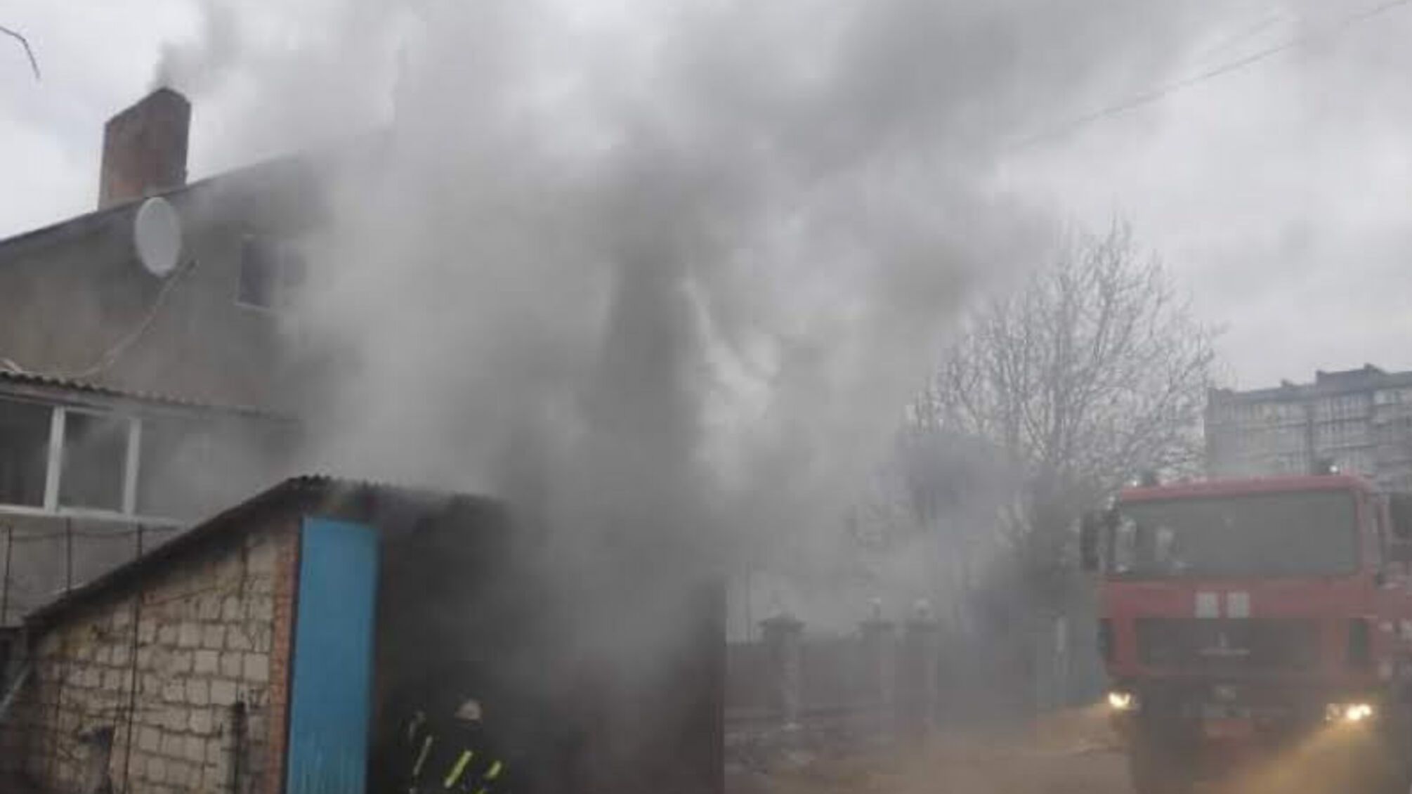 Вінницькі рятувальники ліквідували пожежу в житловому будинку