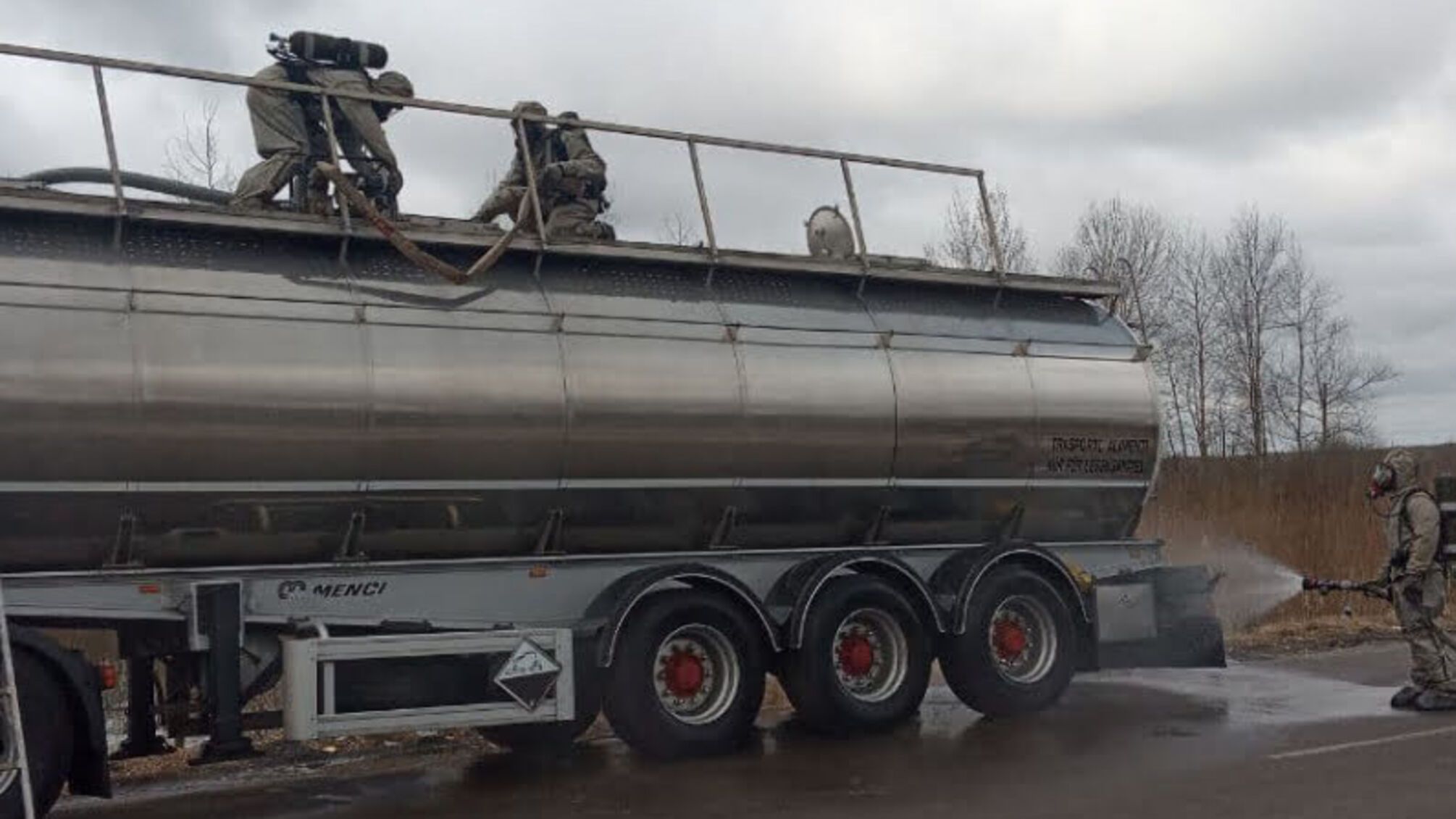 Волинська область: рятувальники ліквідували витік азотної кислоти