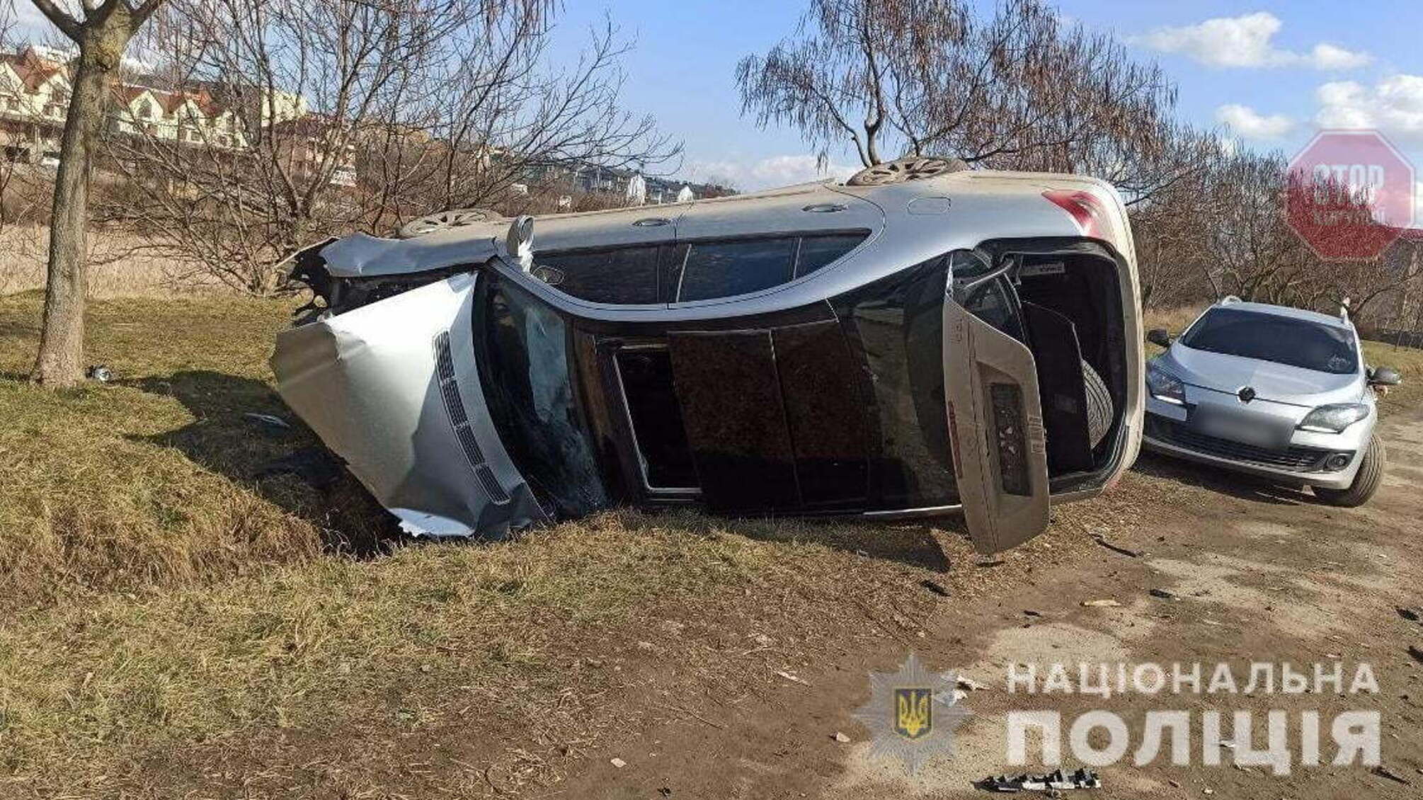 У Чернівцях під час ДТП перекинулась автівка (фото)
