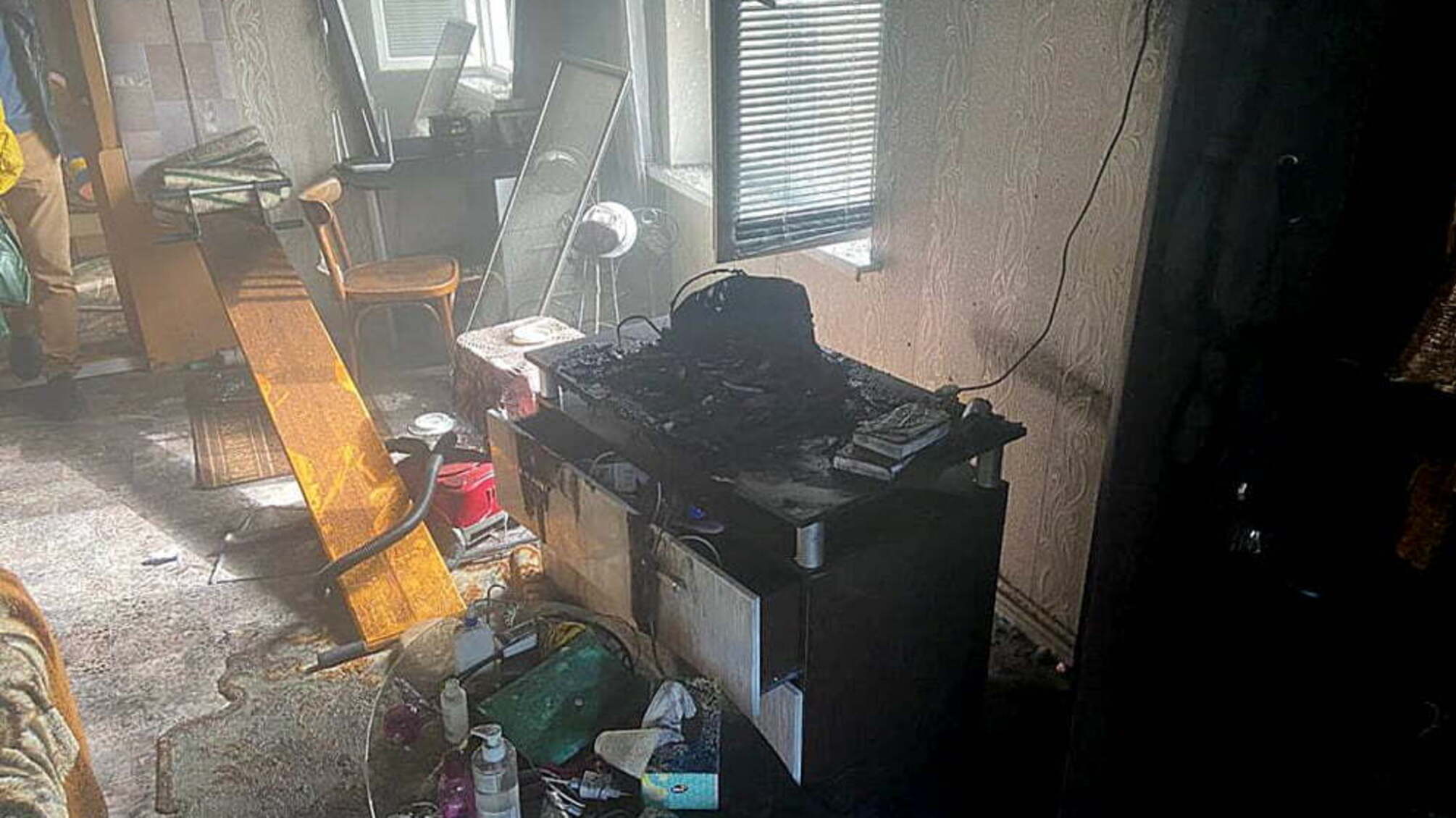 м. Миколаїв: в багатоповерхівці виникло займання телевізора, рятувальники вивели на свіже повітря 6 осіб