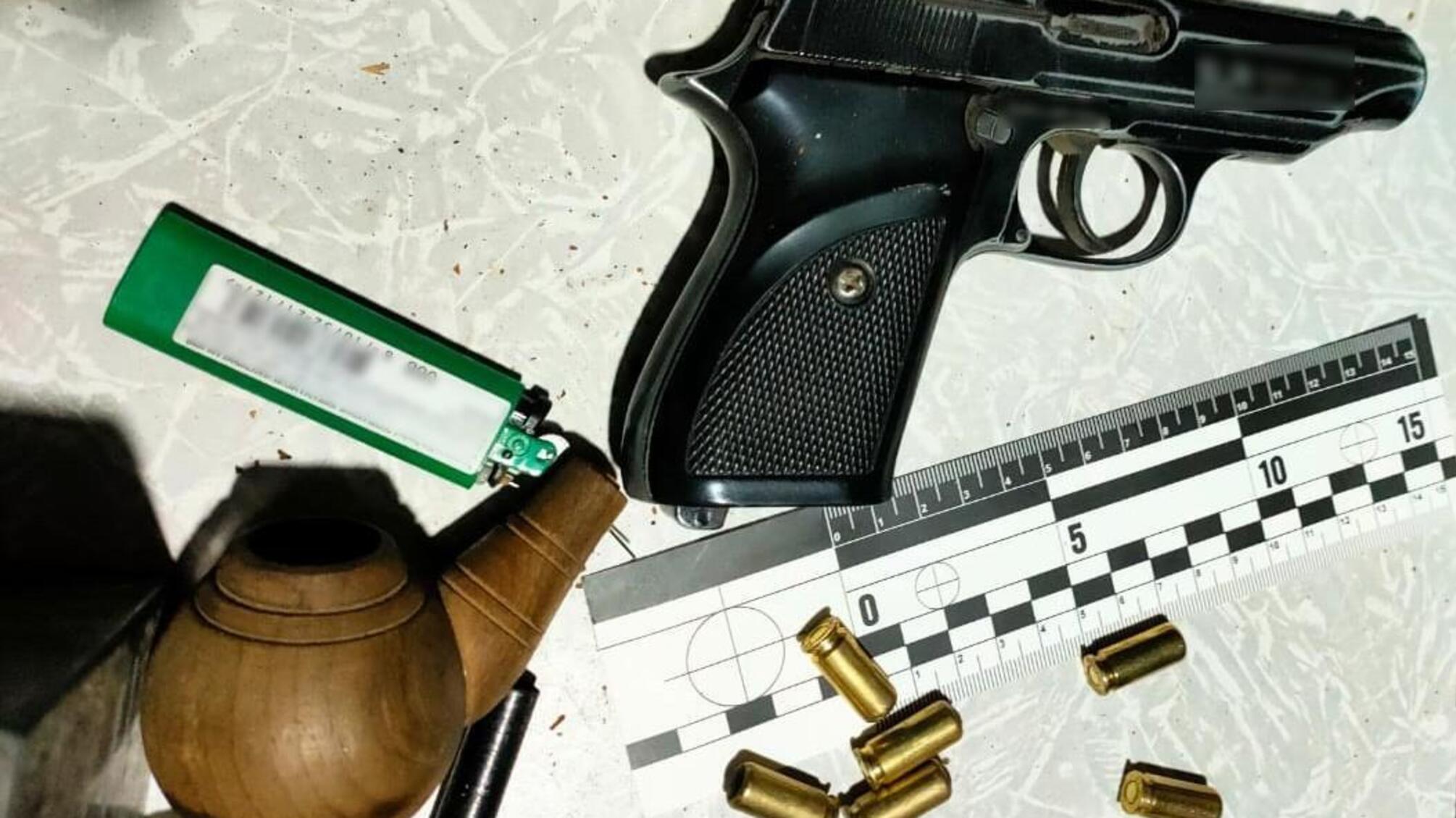 Поліцейські вилучили у двох жителів Болградської міської громади наркотики та зброю