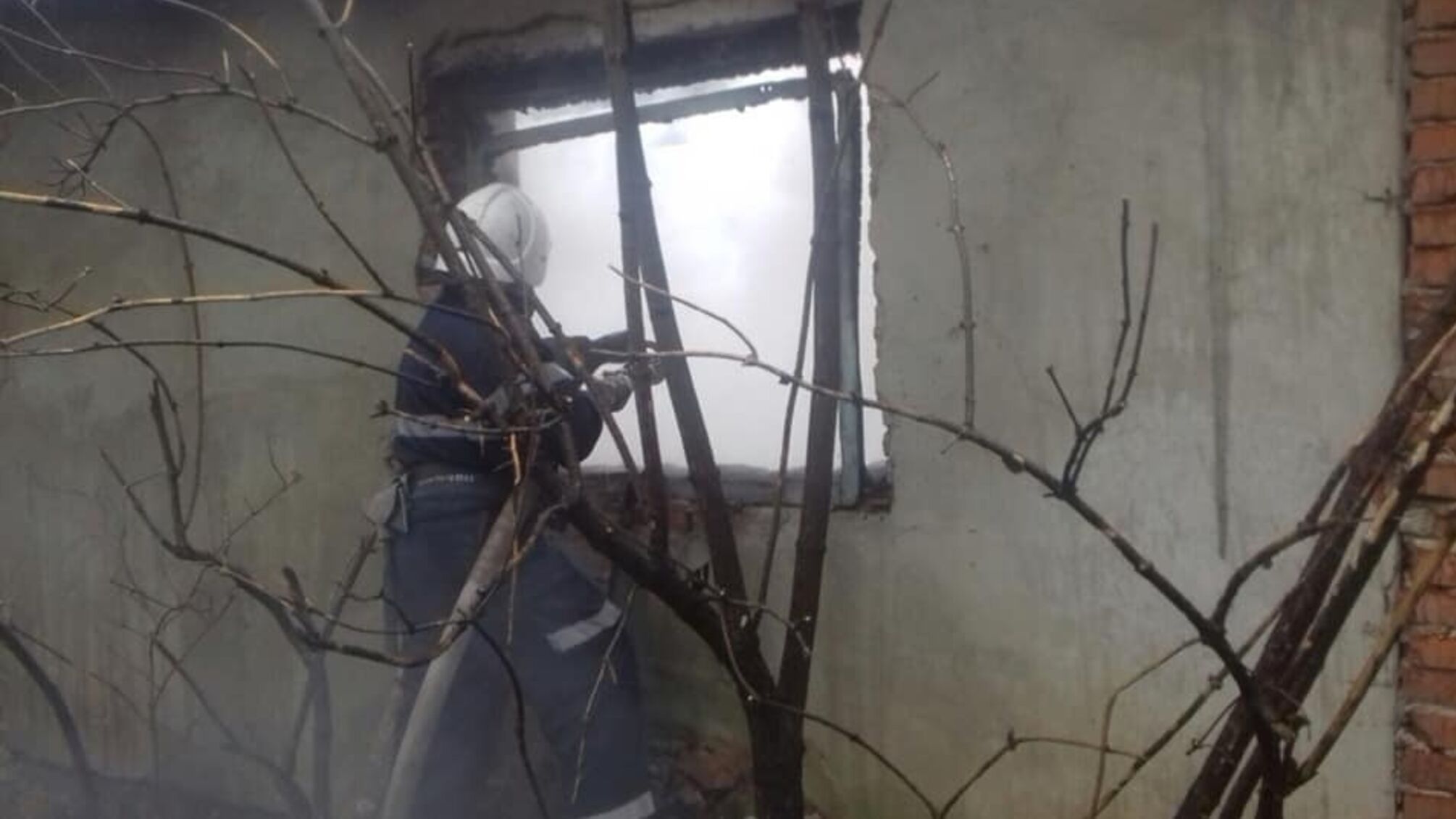Львівська область: стрийські вогнеборці ліквідували пожежу в будівлі