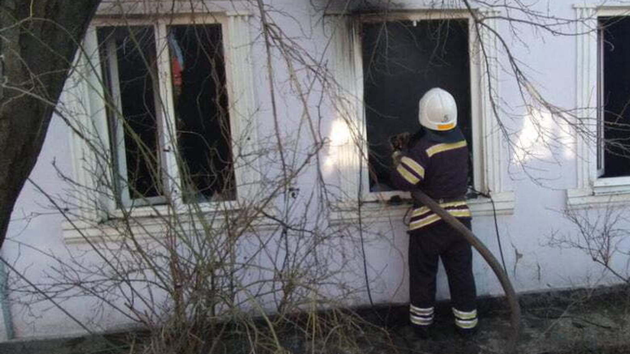Миколаїв: під час гасіння пожежі у будинку вогнеборці виявили тіло загиблої жінки