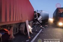 Новини Одеси: під містом фура влетіла у вантажівку, одна людина загинула (фото)
