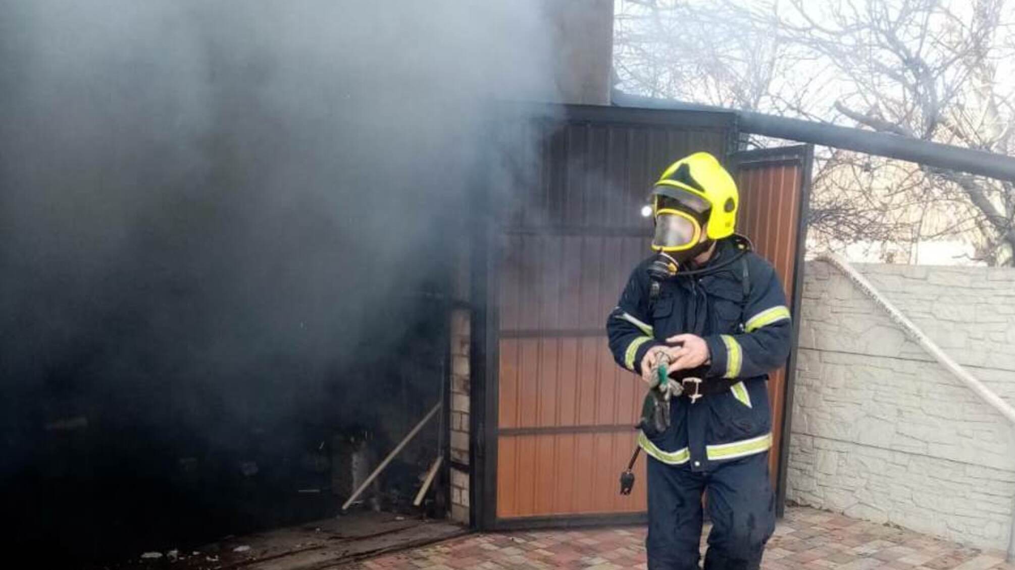 Дніпропетровська область: в селищі Піщанка рятувальники ліквідували пожежу в гаражі