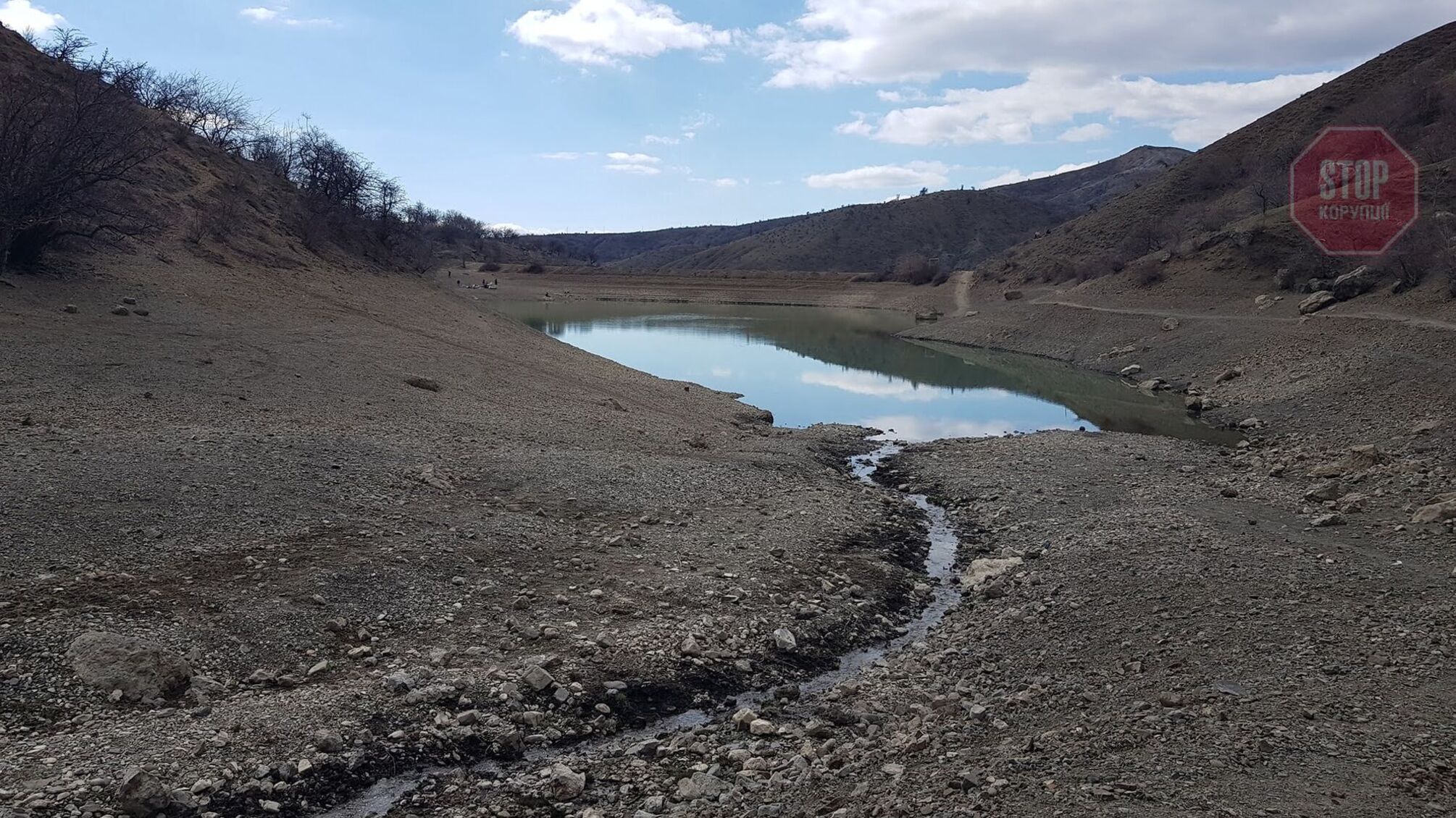 'Похоже на лужу': в оккупированном Крыму высохло еще одно озеро