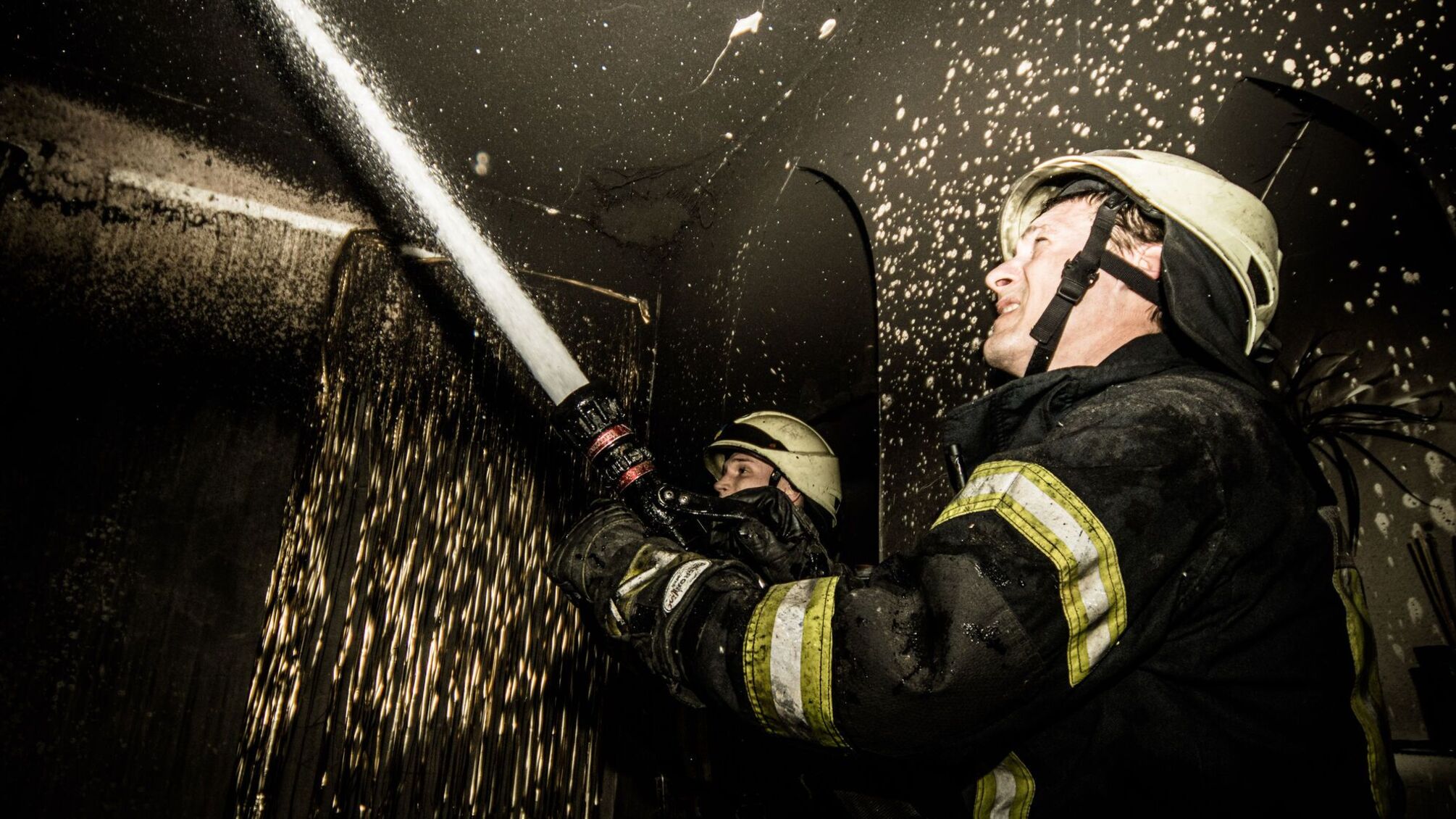 м. Київ: вогнеборці ліквідували пожежу у одній з квартир багатоповерхівки