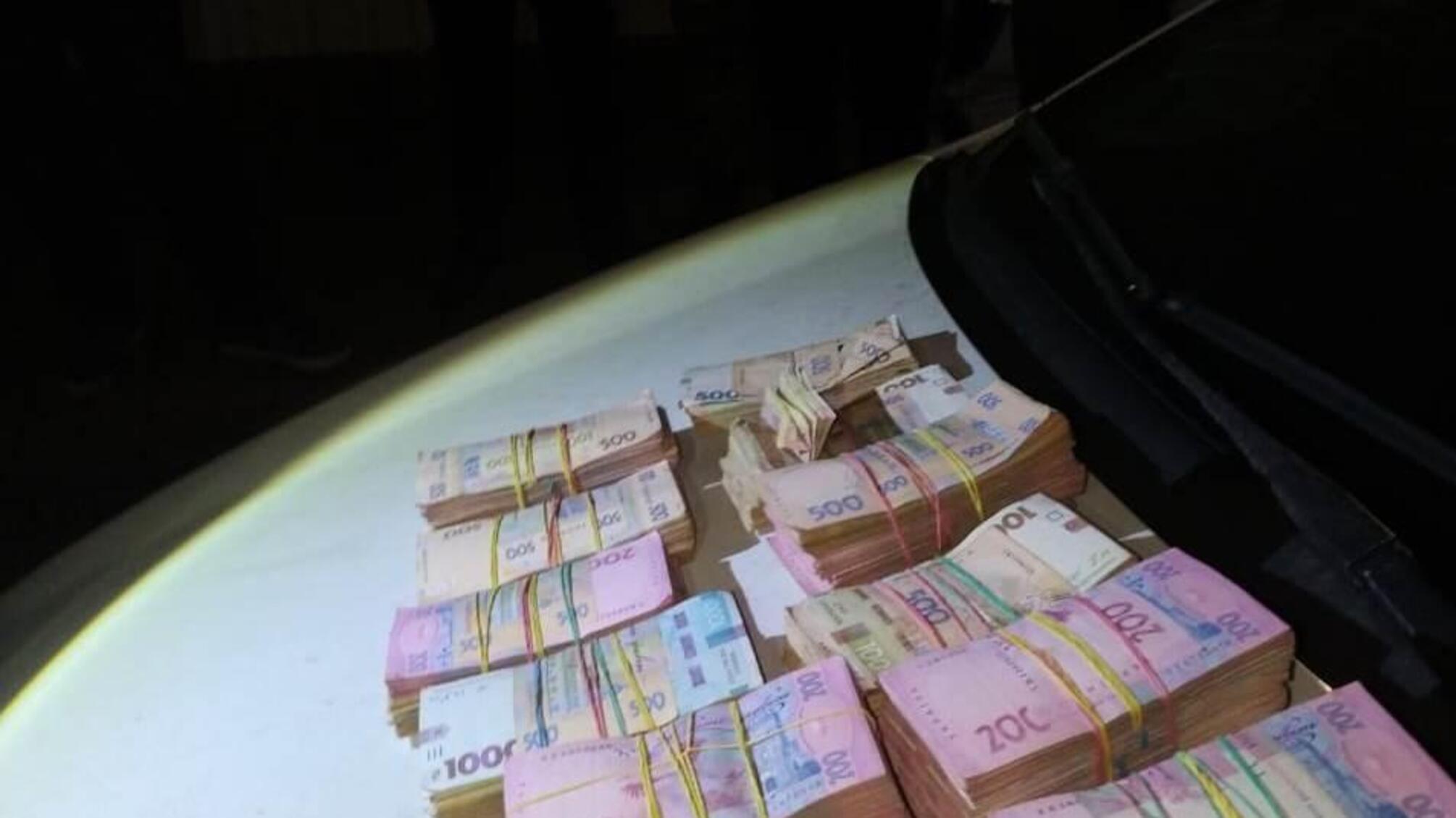 Поліцейські затримали неодноразово судимого шахрая, який привласнив майже 1,5 мільйона гривень підприємця