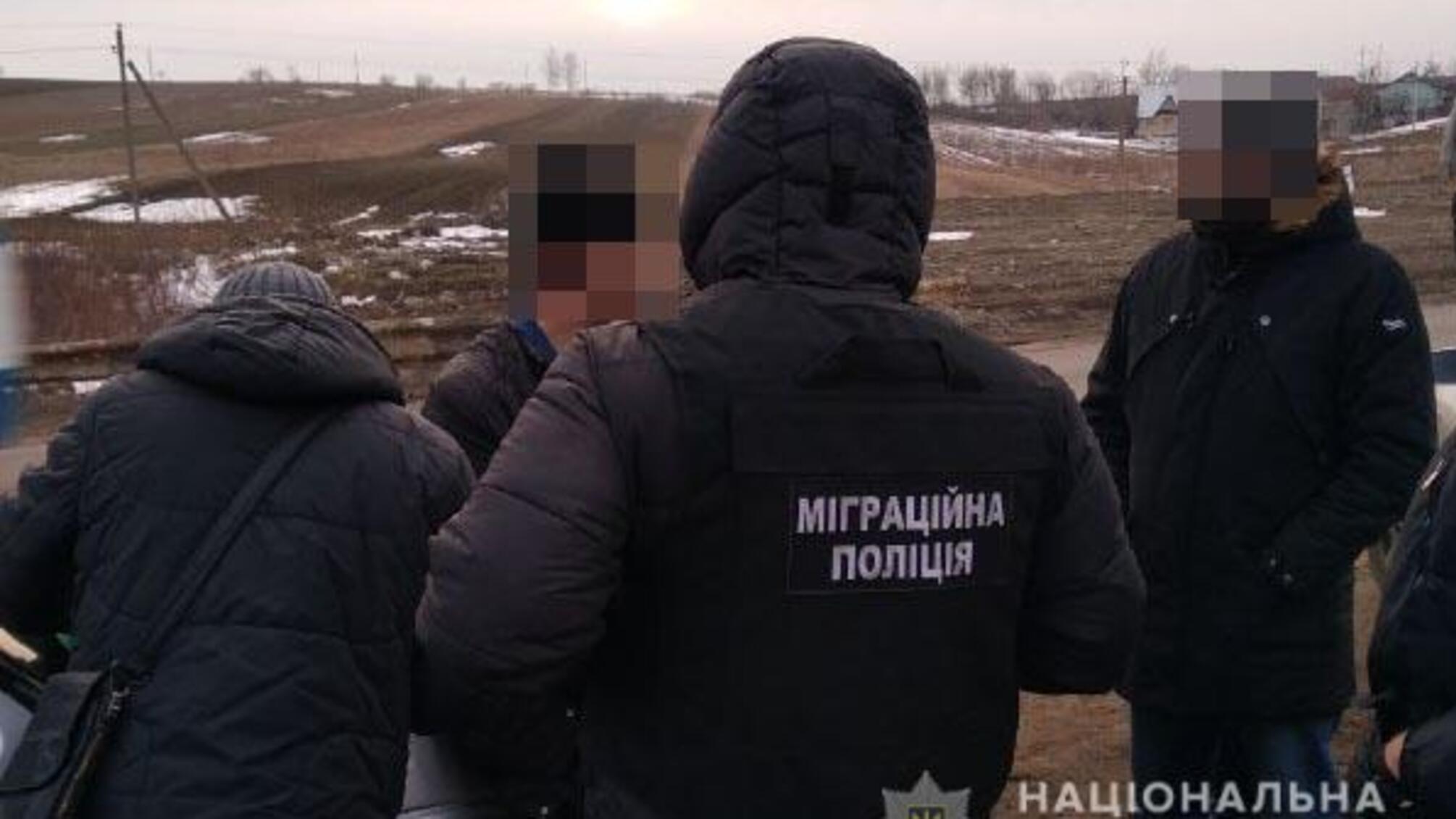 Поліцейські викрили жителя Рівненщини на сутенерстві та збуті наркотиків