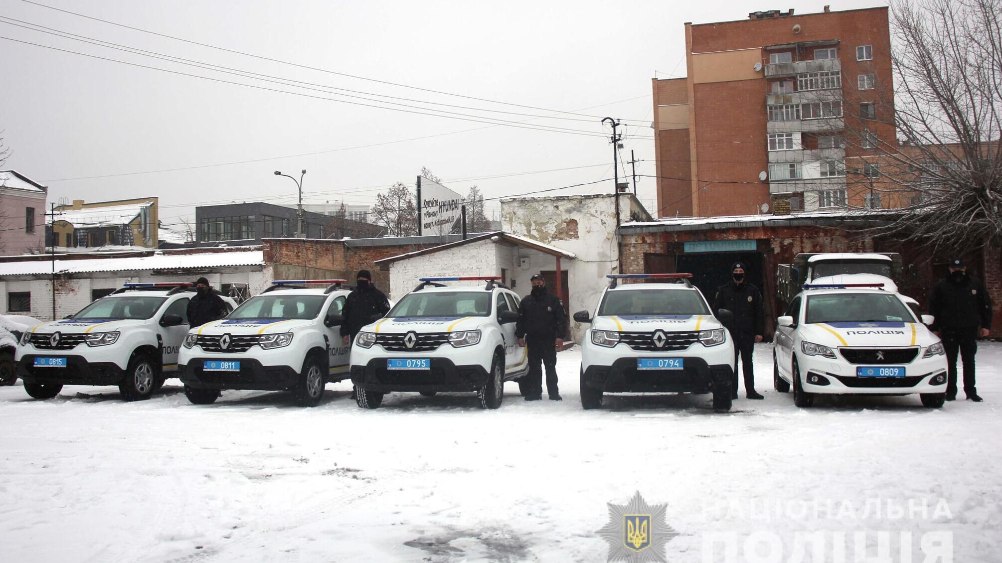 Автопарк поліцейських Рівненщини поповнився п’ятьма службовими авто
