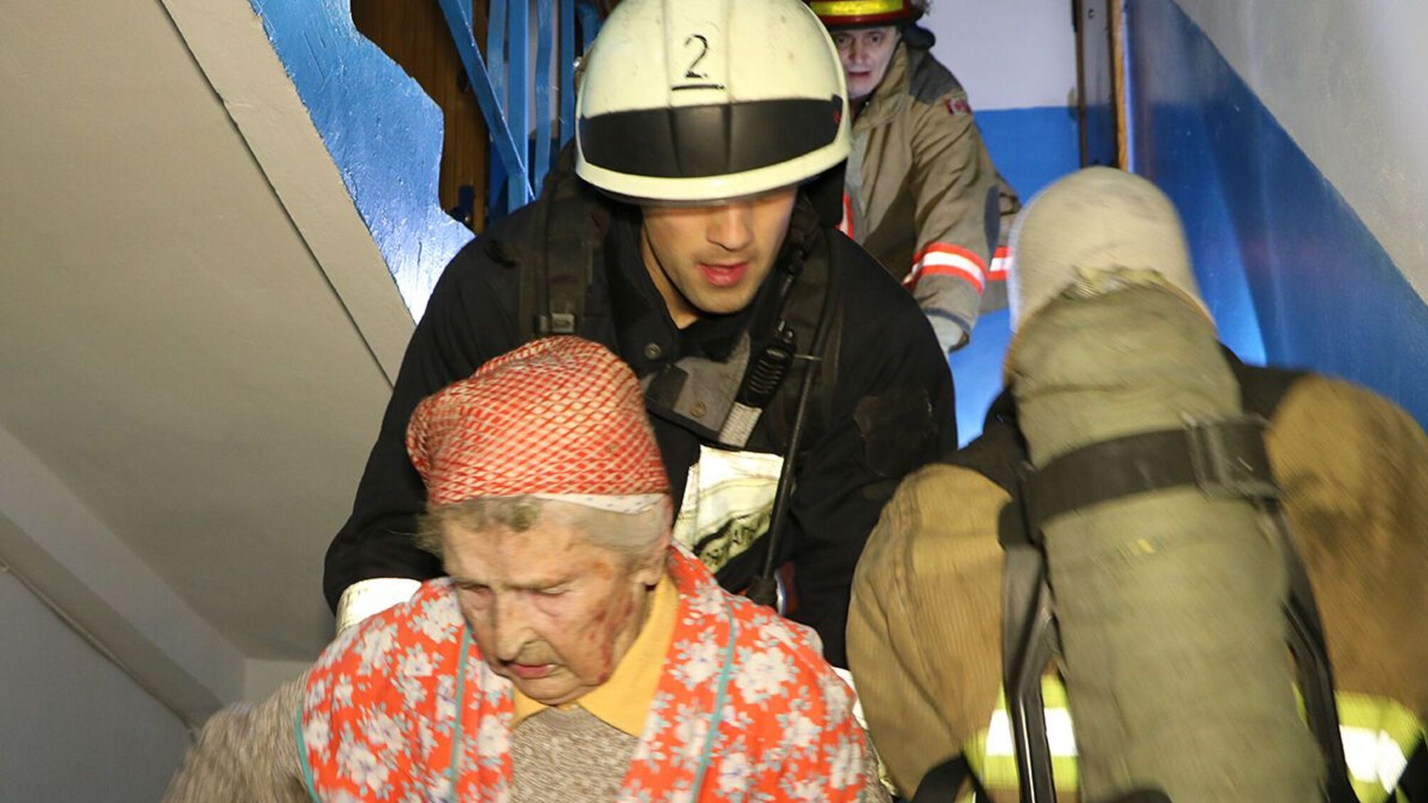 м. Дніпро: вогнеборці ліквідували пожежу в багатоповерхівці та вивели 5 осіб з задимленої будівлі (ВІДЕО)