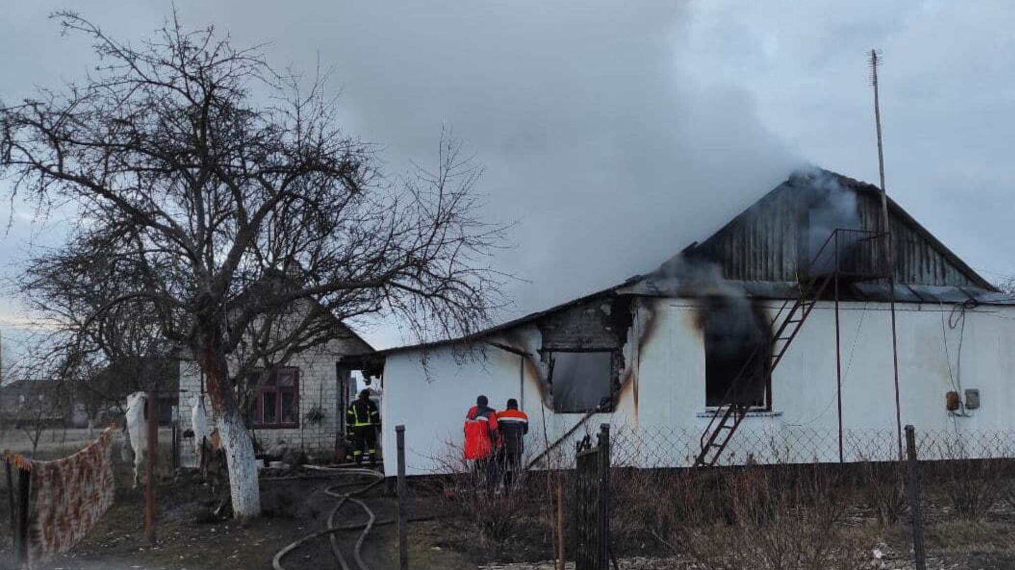Волинська область: під час пожежі у житловому будинку бійці ДСНС виявили тіла двох людей (ВІДЕО)