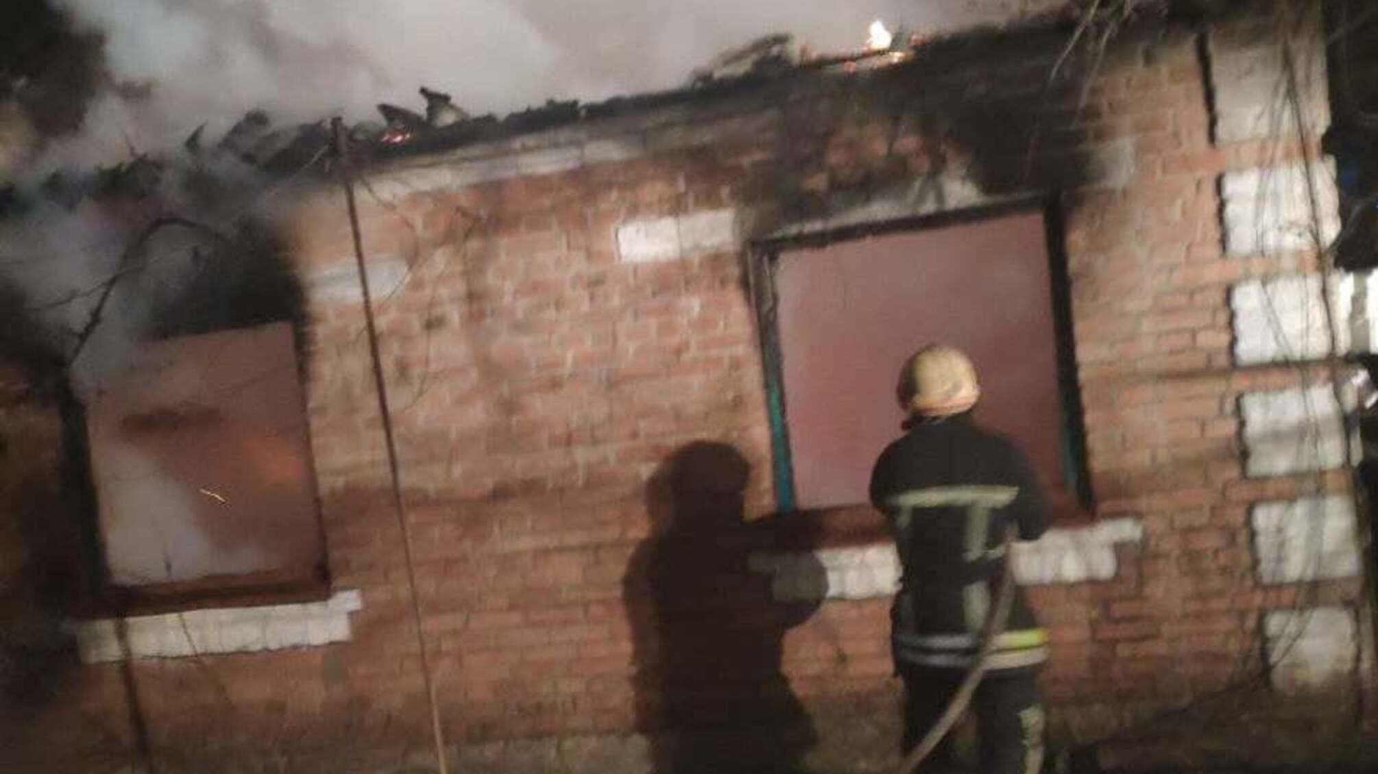 Кіровоградська область: минулої доби вогнеборцями приборкано 2 пожежі, на одній з яких виявлено тіло загиблого чоловіка