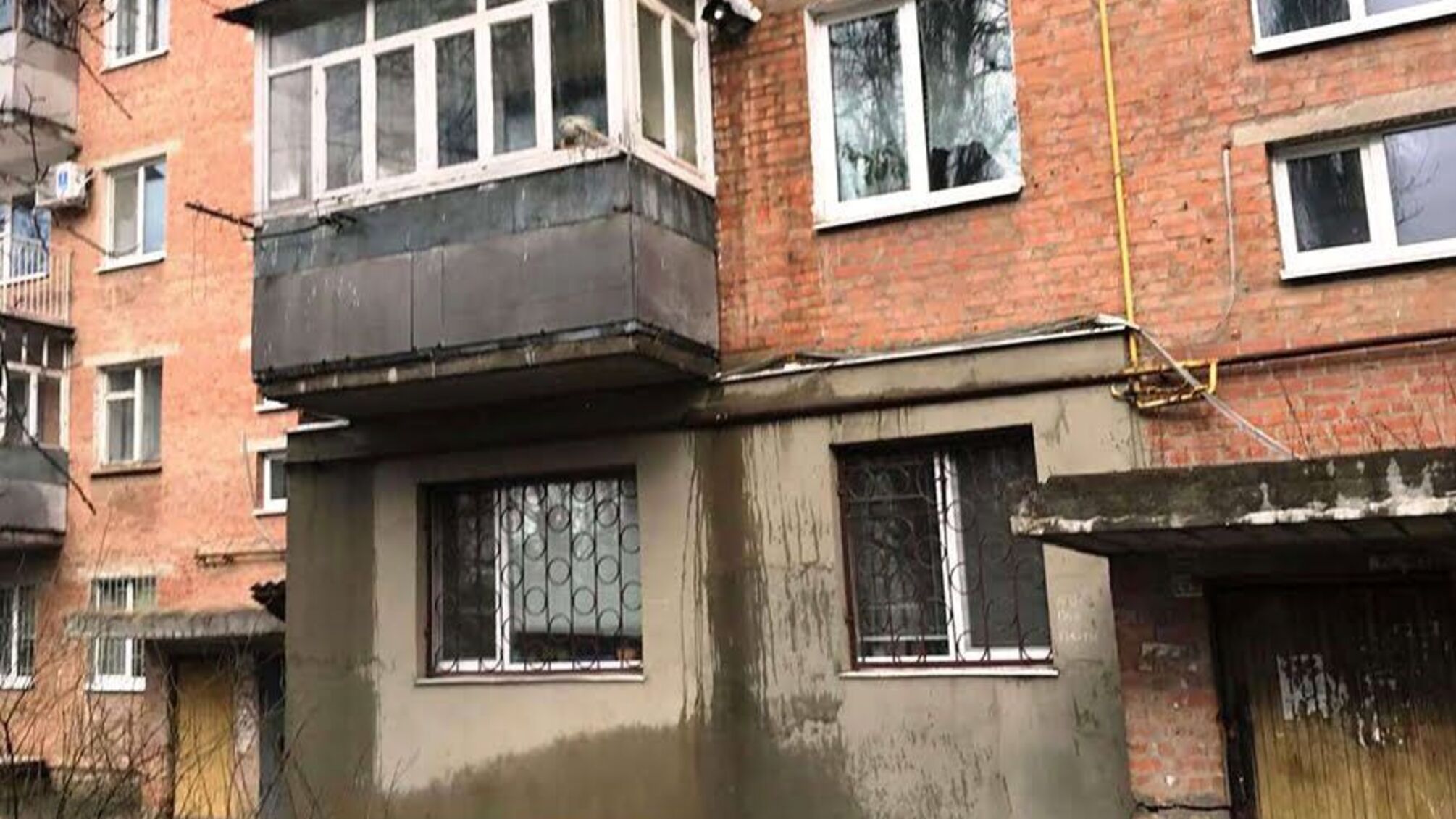 Полтавська область: під час гасіння пожежі в квартирі вогнеборці врятували 2 чоловіків