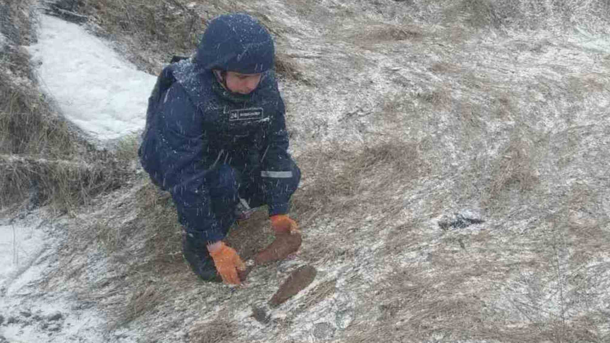 Чернігівська область: піротехніки ДСНС вилучили та знищили дві мінометні міни