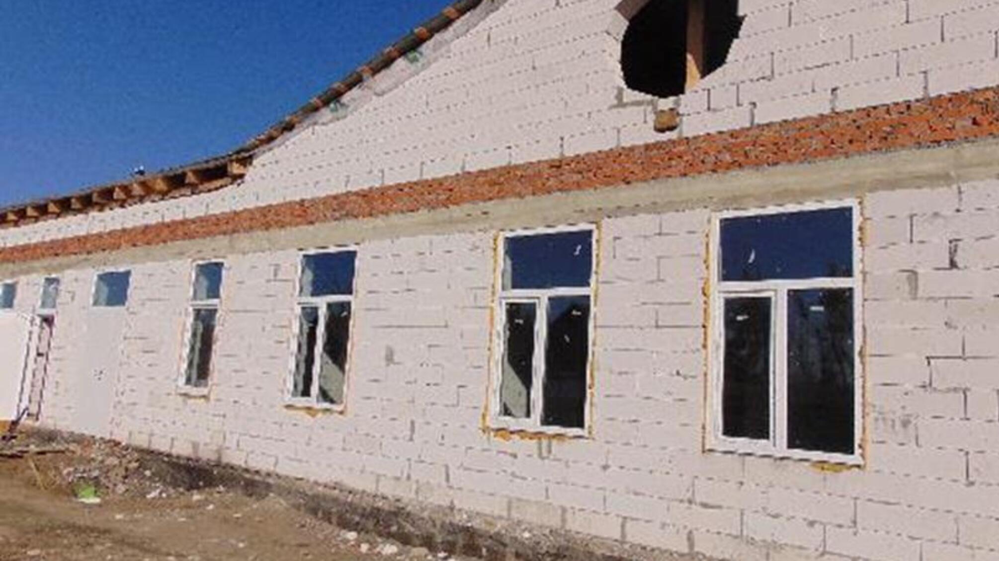 На Житомирщині поліцейські викрили привласнення службовцями майже мільйона гривень під час будівництва амбулаторії Радомишльської громади