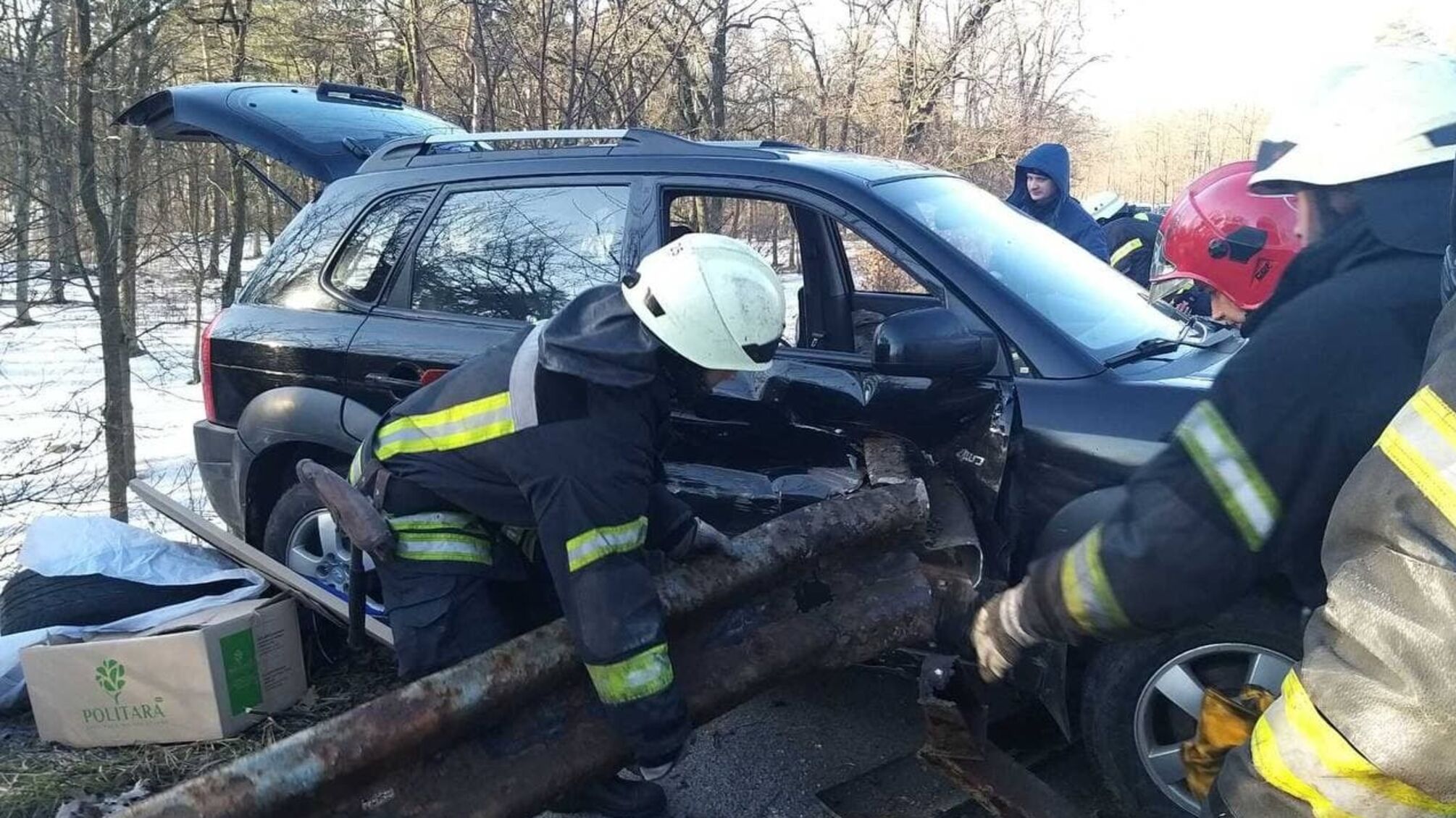 Київ: рятувальники деблокували потерпілу із понівеченого авто
