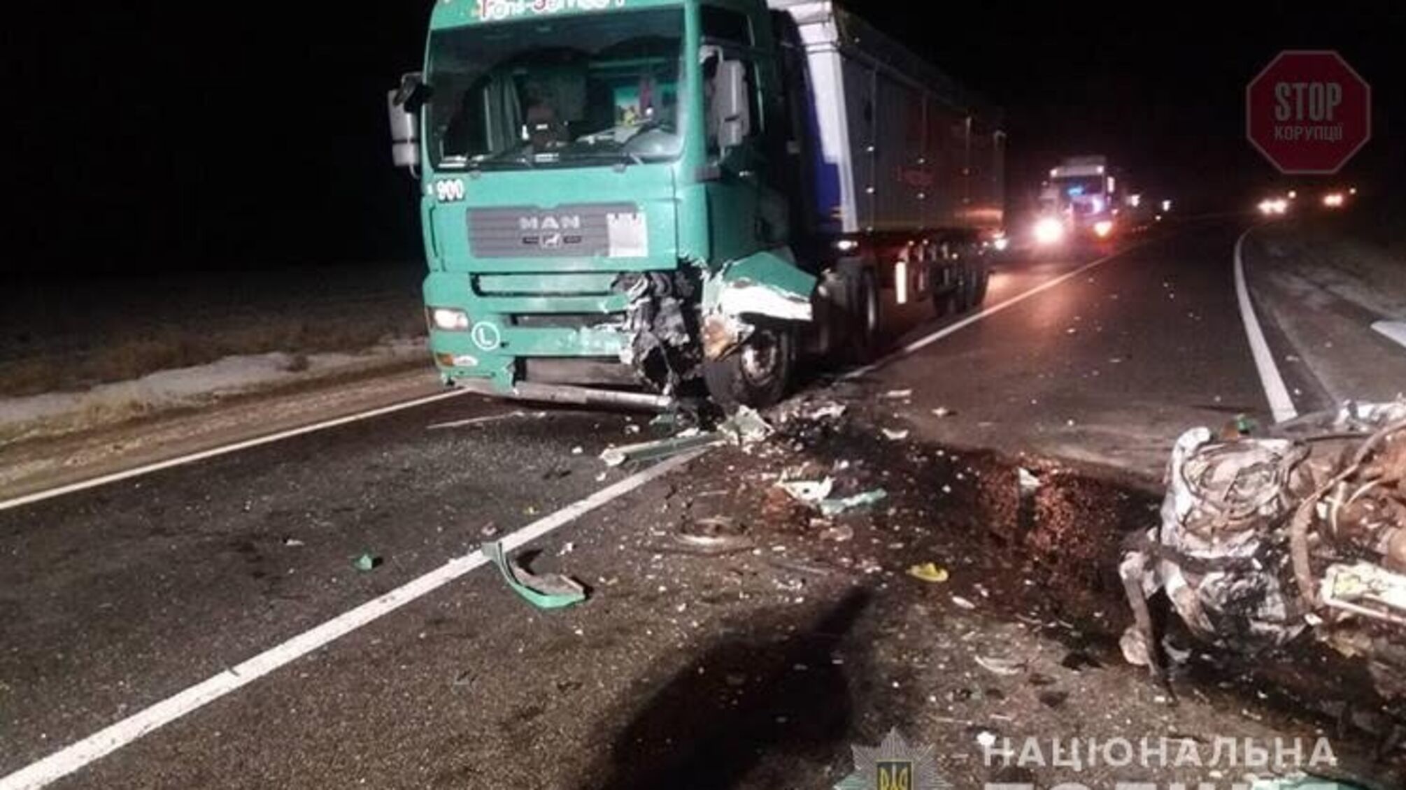 В Тернопольской области автомобиль влетел в грузовик, есть погибший (фото)