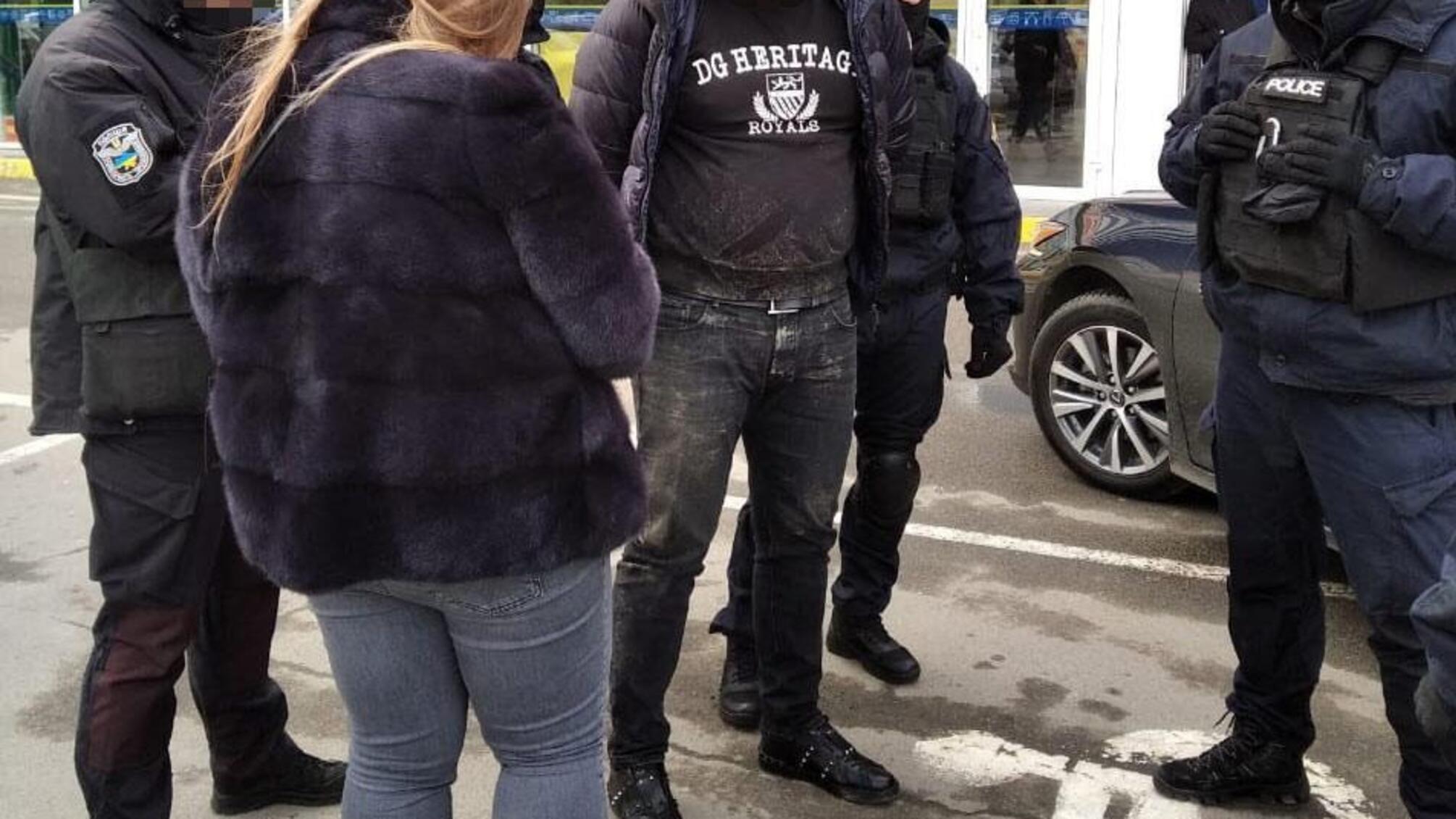 У Дніпрі поліція затримала місцевого жителя, який вимагав у чоловіка 140 тисяч гривень