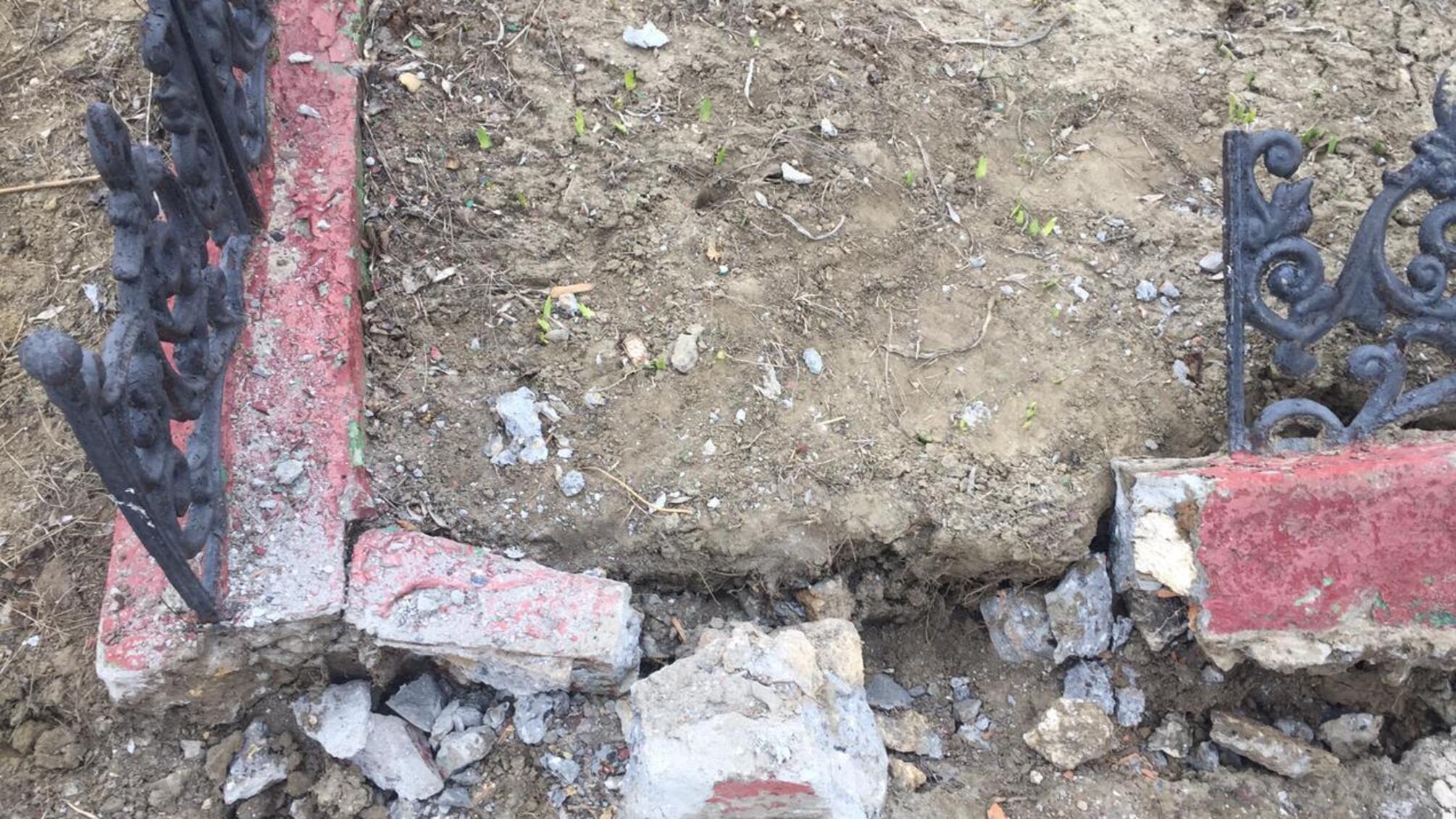 На Одещині поліцейські притягують до відповідальності двох чоловіків за наругу над могилами