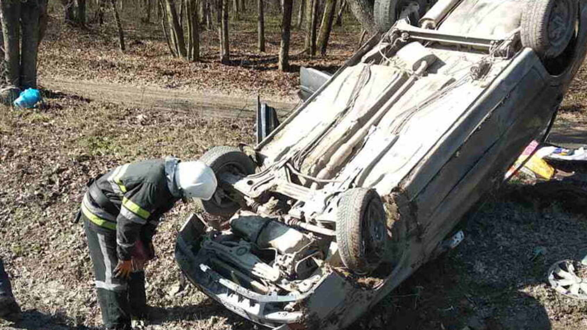 На Хмельниччині рятувальники ліквідували наслідки автопригоди