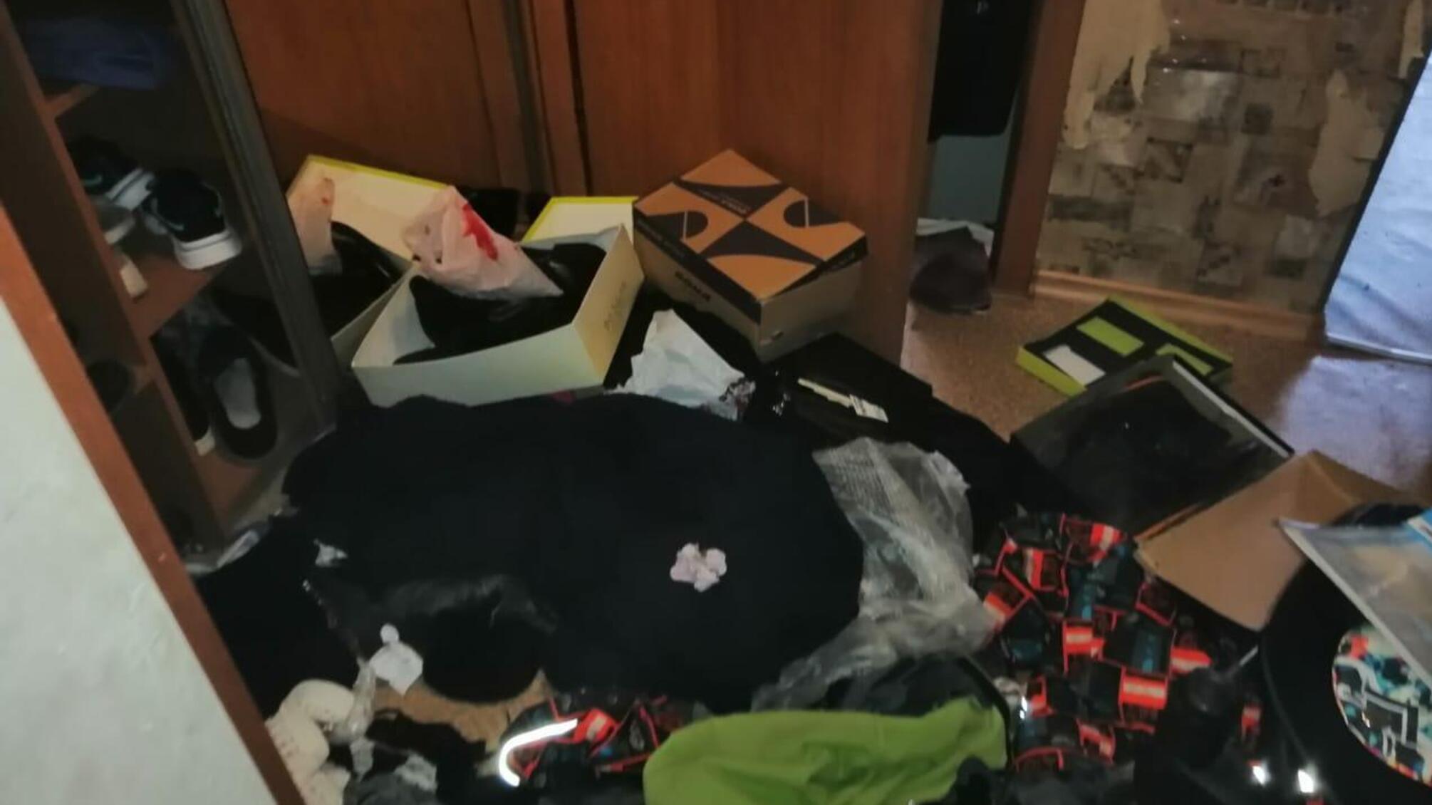 Поліцейські Одещини затримали групу осіб за підозрою у скоєнні квартирної крадіжки в Чорноморську