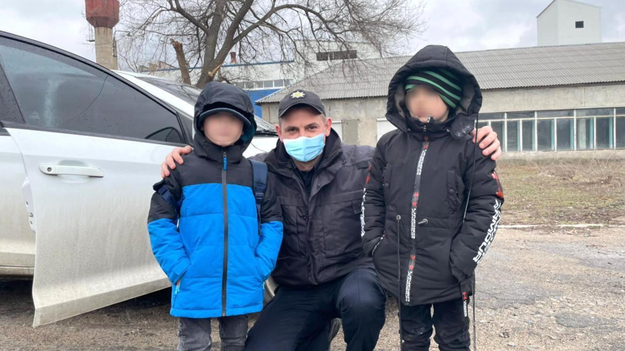 На Миколаївщині поліцейські оперативно розшукали двох першокласників, які загубилися