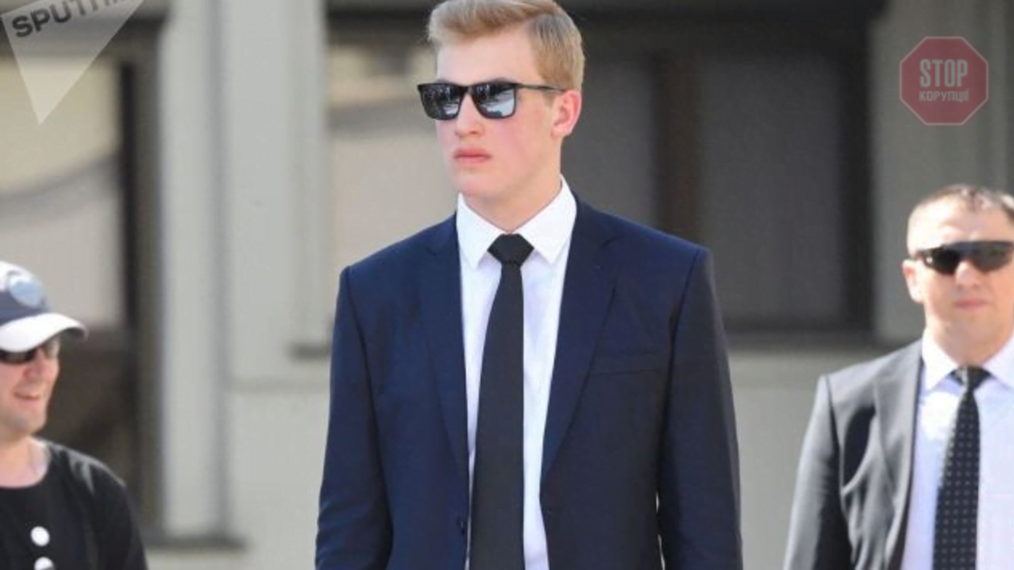 «Личный кинотеатр, бани и дегустационный зал»: журналисты показали хоромы 16-летнего сына Лукашенко во Дворце Независимости