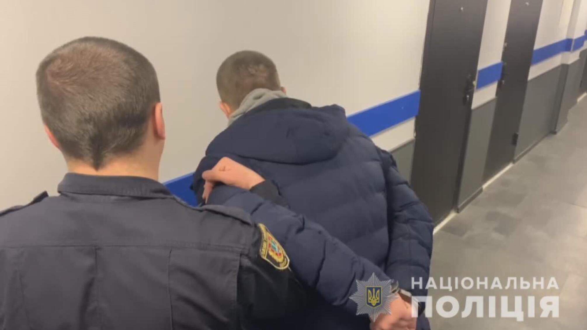 Одеські правоохоронці затримали підозрюваного у розбійному нападі на магазин в Суворовському районі міста