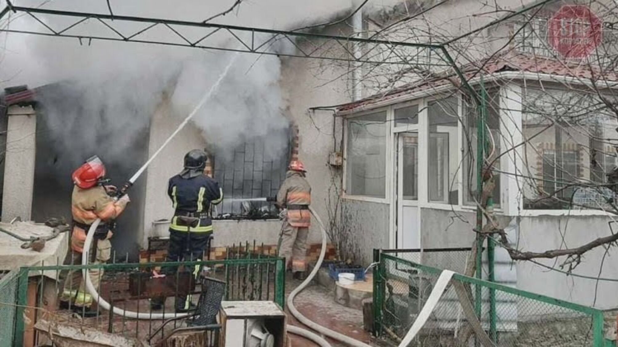 Новини Одеси: під час гасіння пожежі загинув рятувальник (фото, відео)