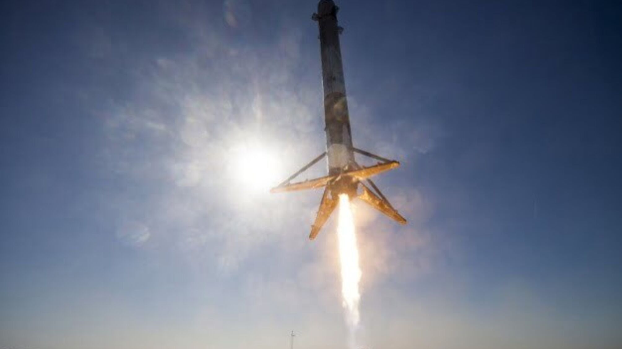 SpaceX назвала причину лютневої аварії ракети Falcon 9
