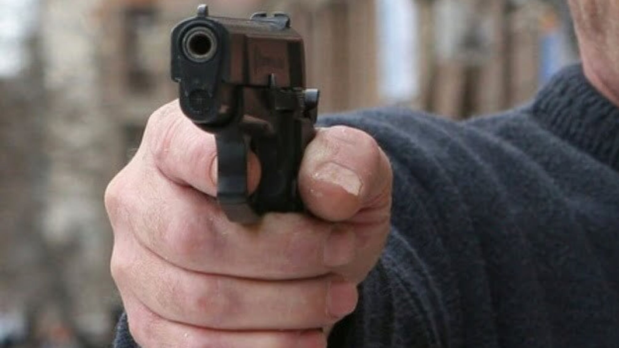 Посварились через дерево: депутат ОТГ на Миколаївщині прострелив ногу чоловікові