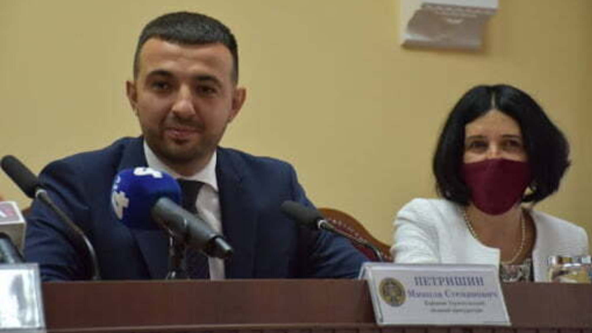 Звільнений за скандал у день призначення експрокурор Тернопільщини каже, що працює