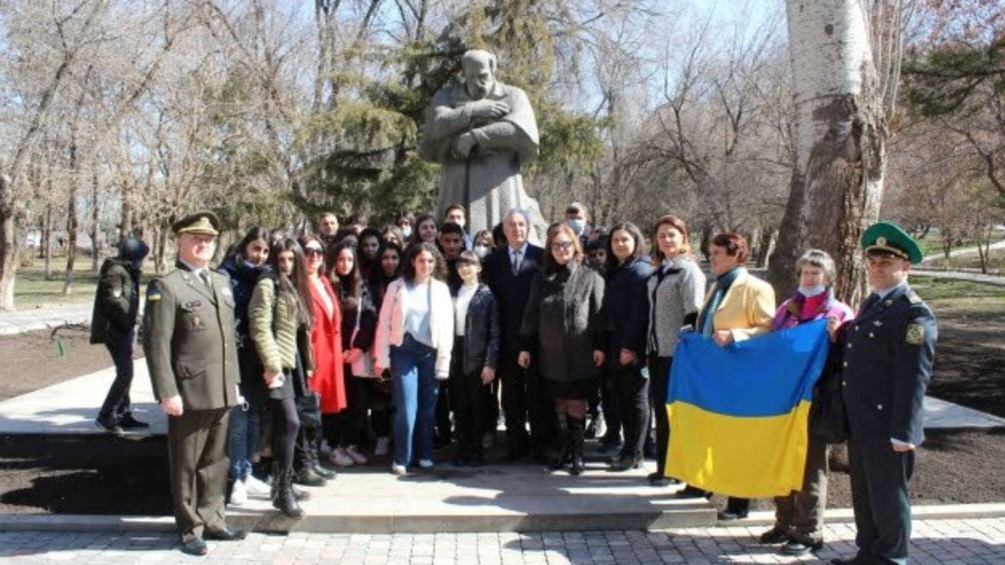 МЗС: У Єревані урочисто відзначили 207-ту річницю від дня народження Кобзаря