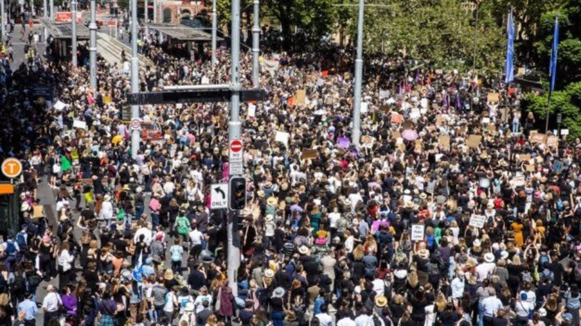 В Австралії на протести проти сексуального насильства вийшли десятки тисяч людей