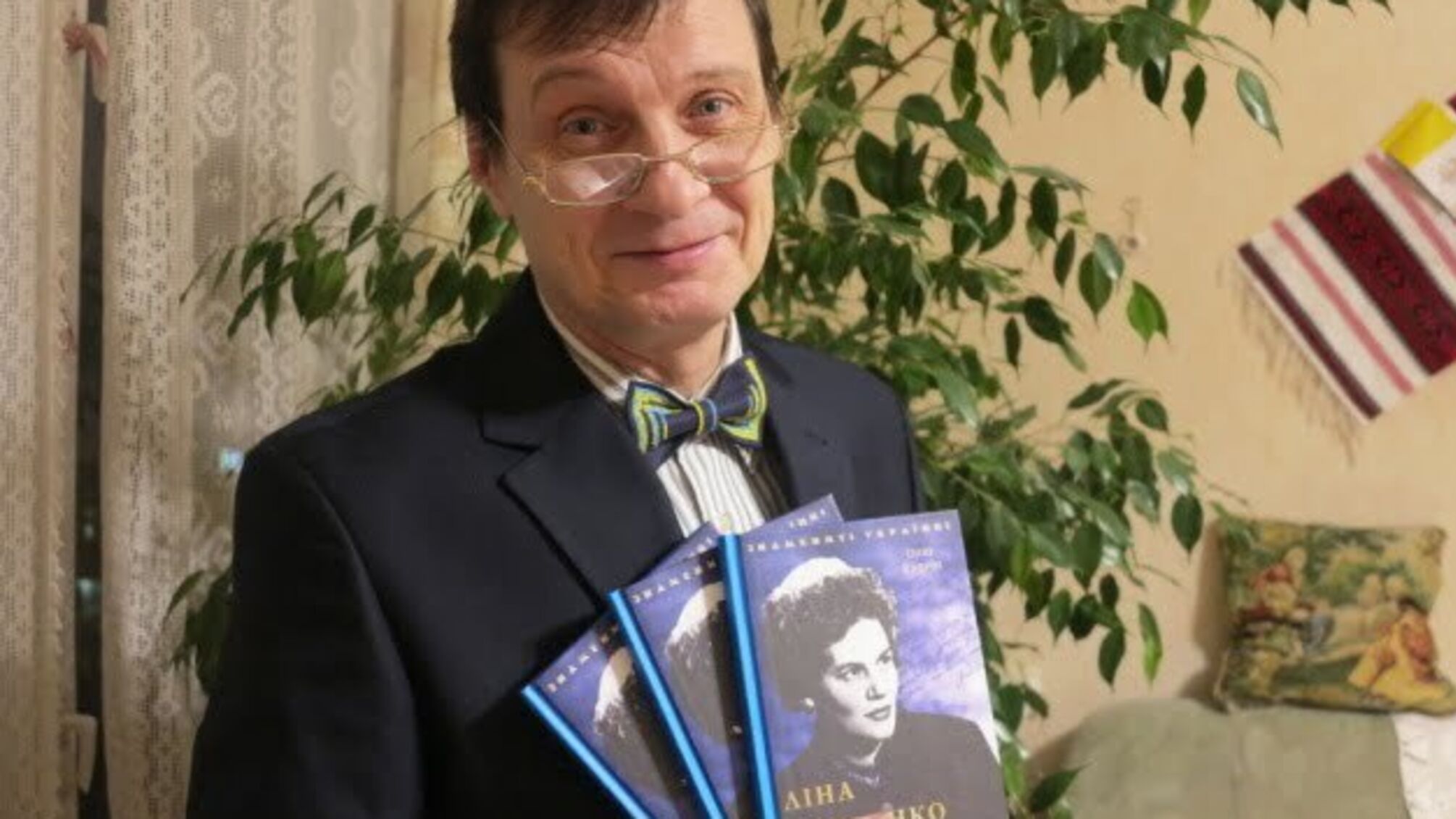 В Естонії презентували книгу кореспондента Укрінформу Олега Кудріна «Ліна Костенко»