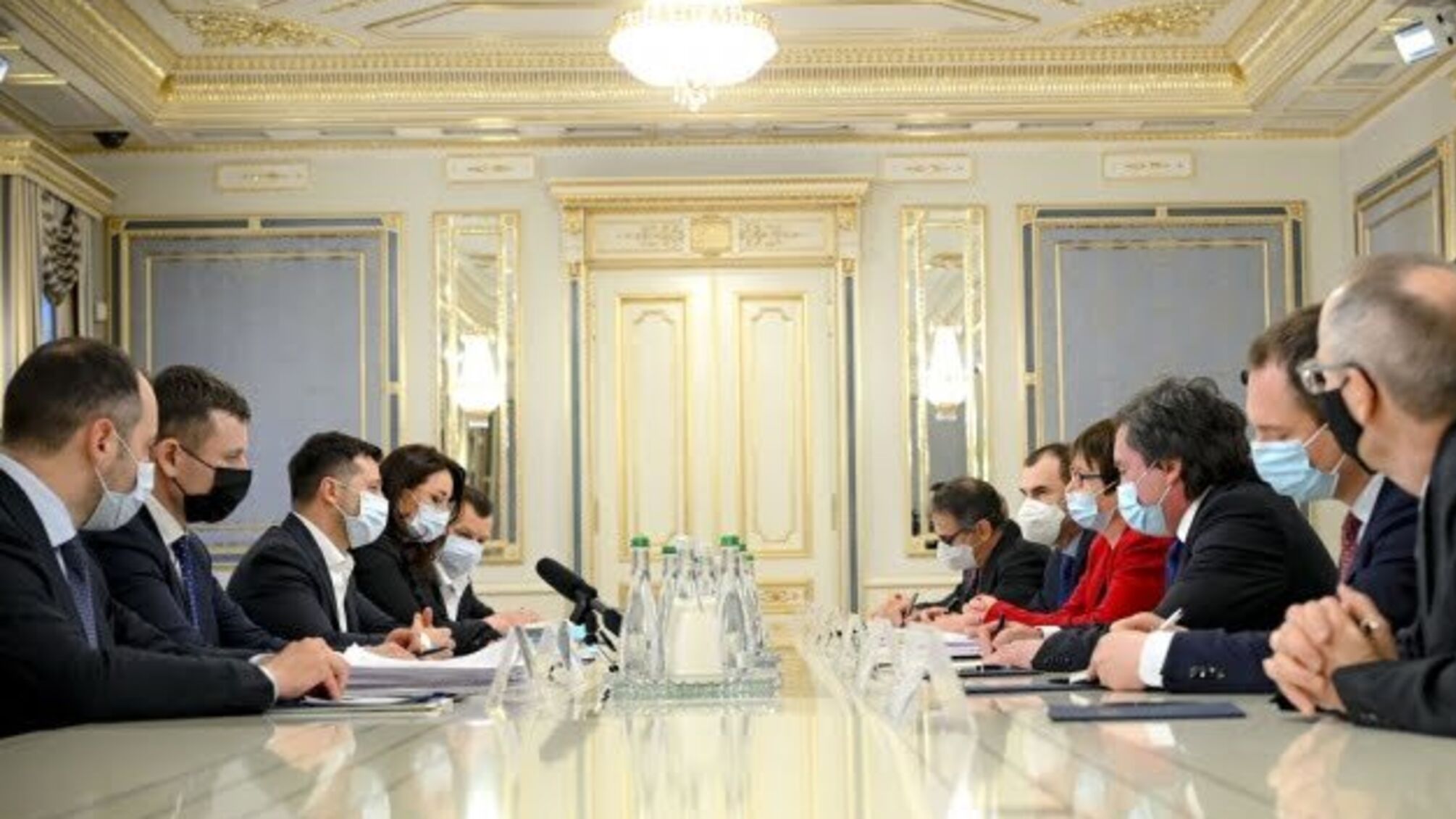 Зеленський - президенту ЄБРР: Україні потрібні інвестиції в інфраструктуру і сільське господарство