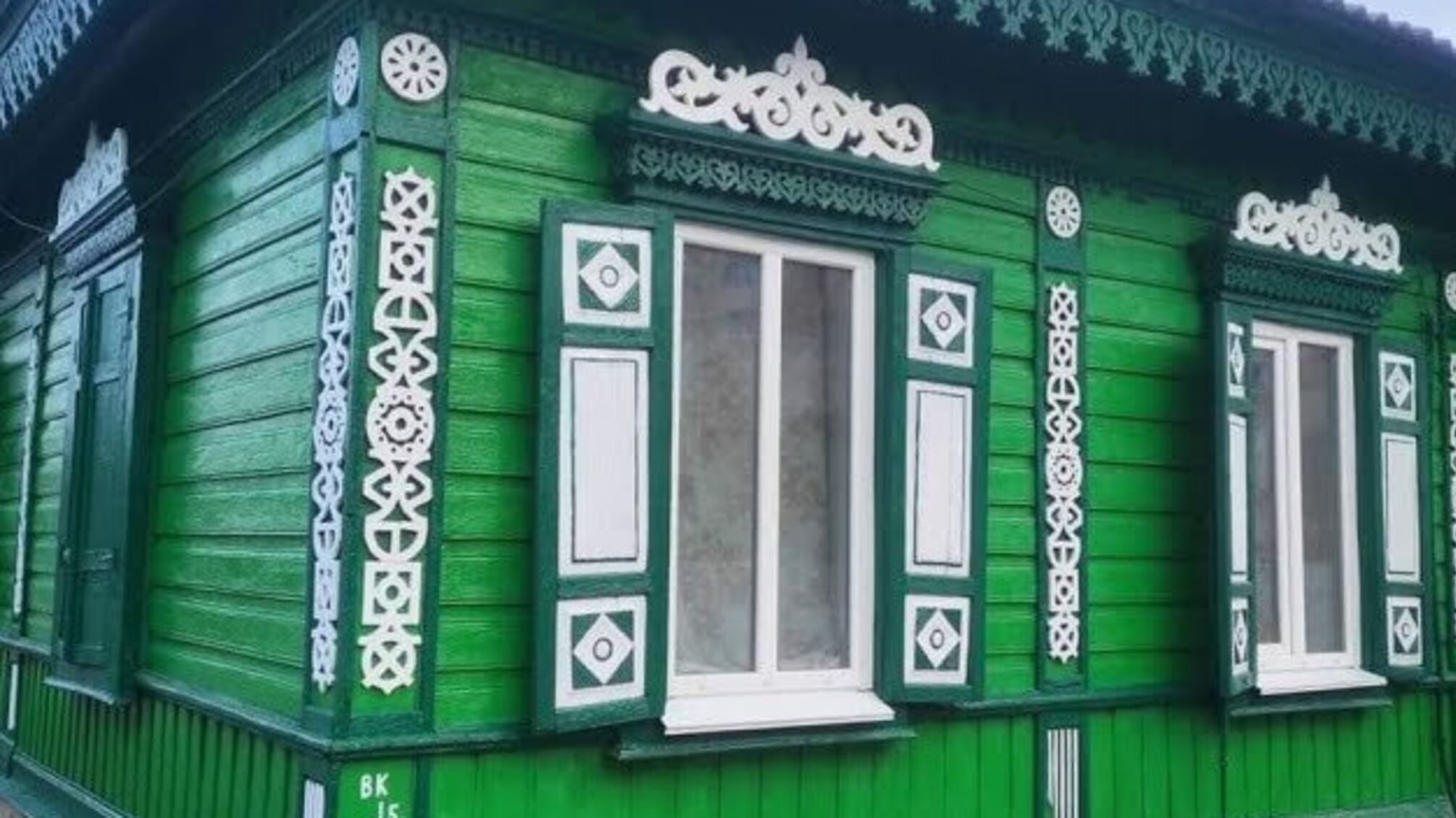 У Чернігові волонтери відновили будинок із «дерев’яним мереживом»