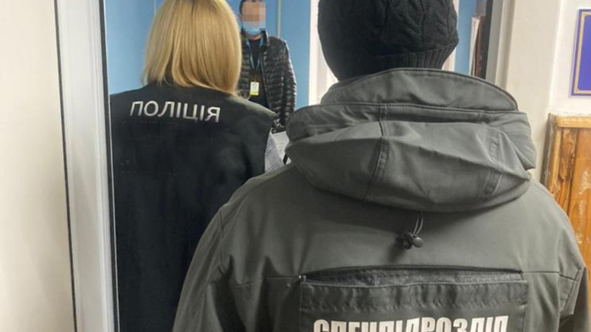 У Житомирі правоохоронці викрили фальсифікаторів документів для перетину кордону України