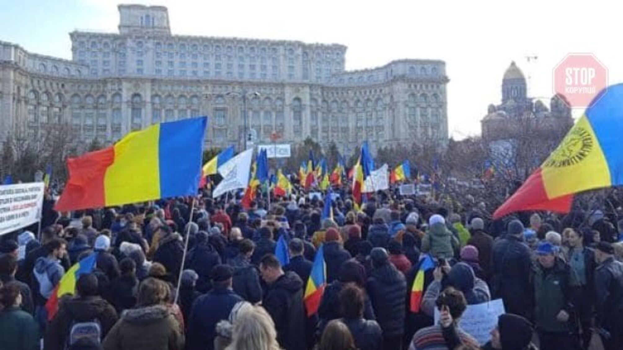В Румунії сотні людей вийшли на вулицю проти обов'язкової вакцинації
