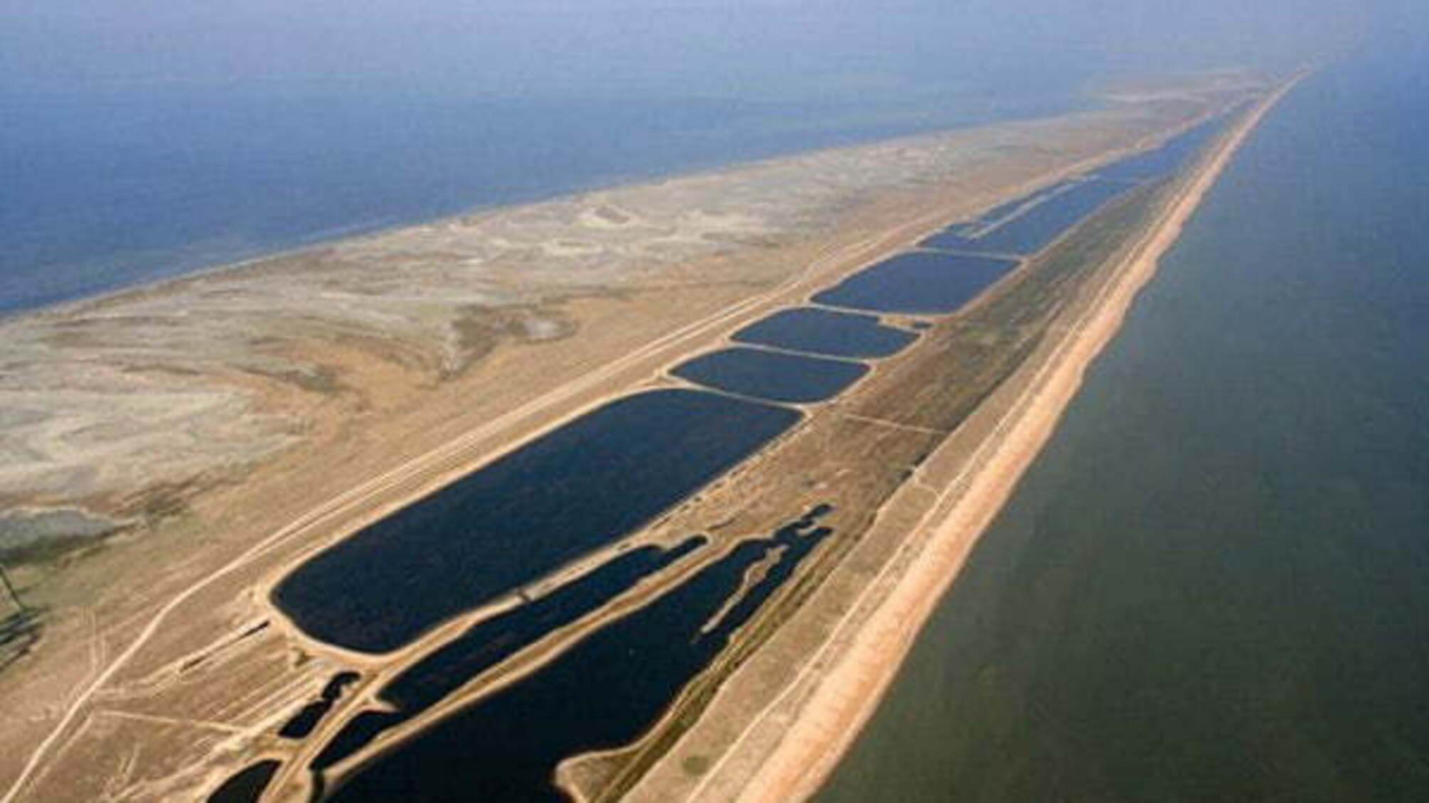 Обыски на Арабатской Стрелке: махинации с землей подтвердили правоохранители