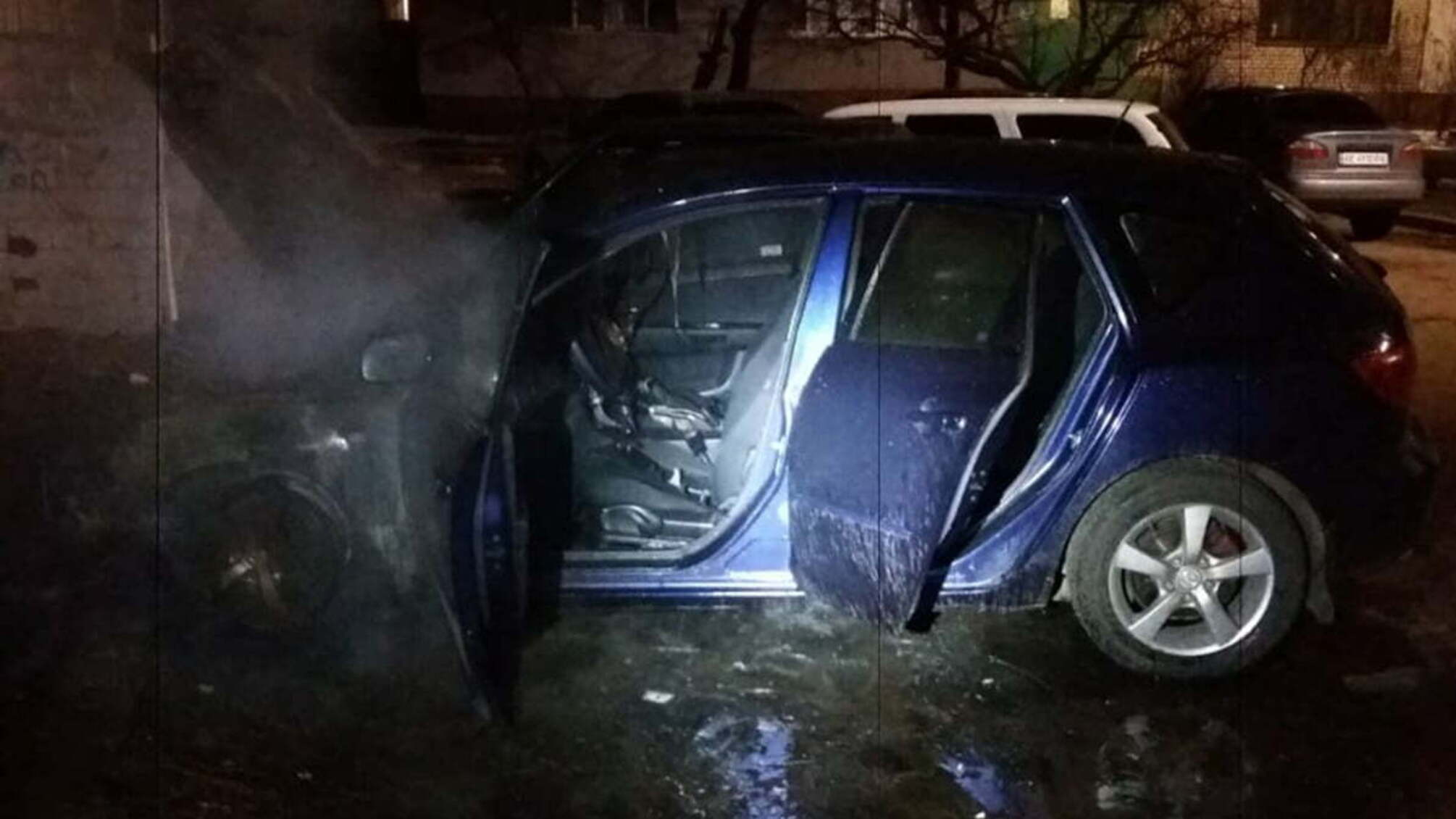 м. Дніпро: ліквідовано займання в легковому автомобілі