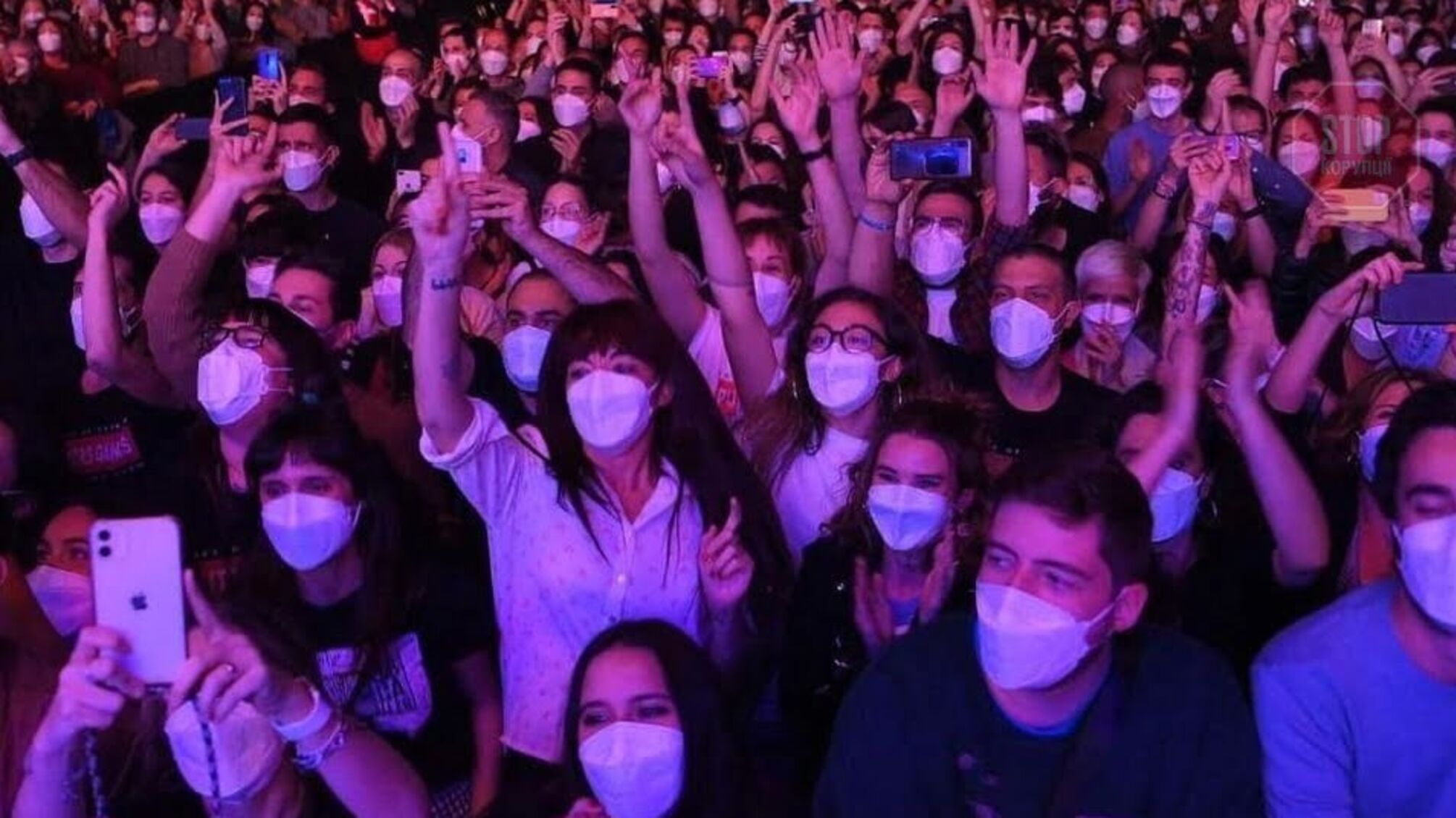 В Барселоне провели концерт с несколькими тысячами зрителей из-за COVID-эксперимента