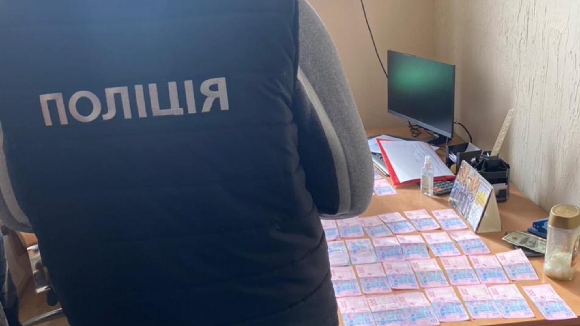 Корупційна схема видачі висновків безпечності продуктів харчування – затримали начальника районного управління Держпродспоживслужби в Чернівецькій області