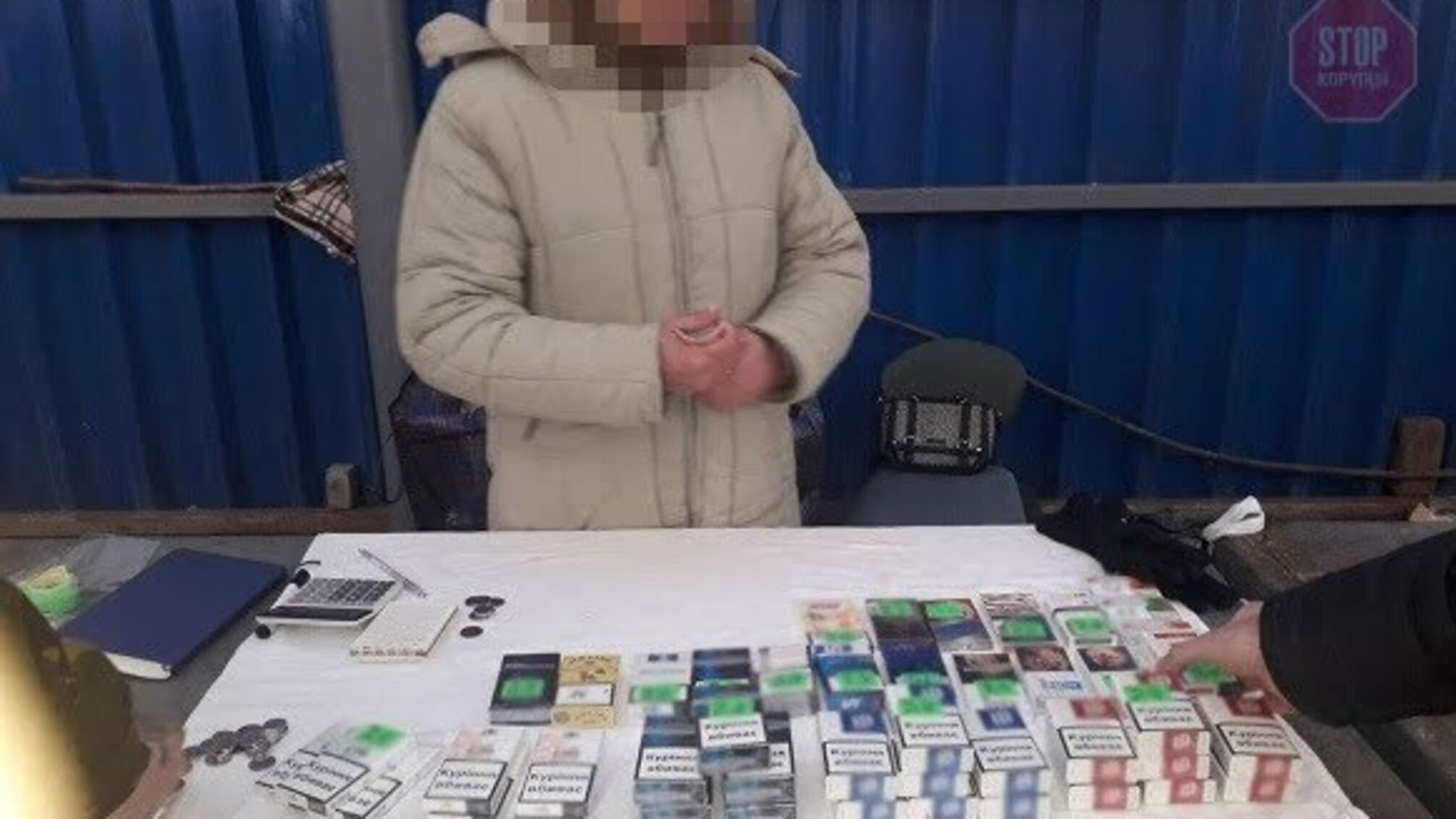 Новини Черкас: у місті жінка незаконно продавала майже 500 пачок цигарок