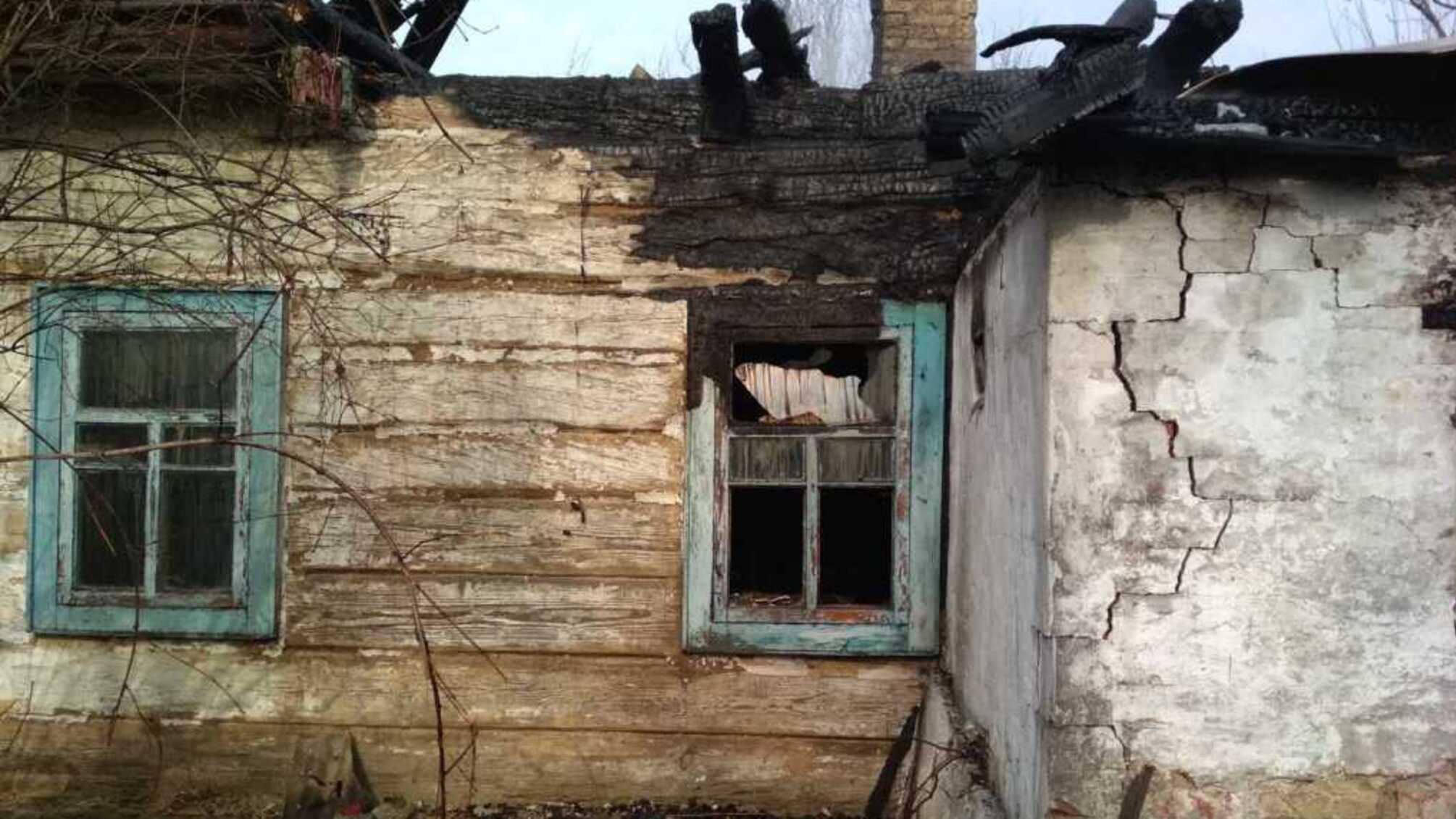 Чернігівські вогнеборці під час ліквідації пожежі врятували 74-річного господаря помешкання