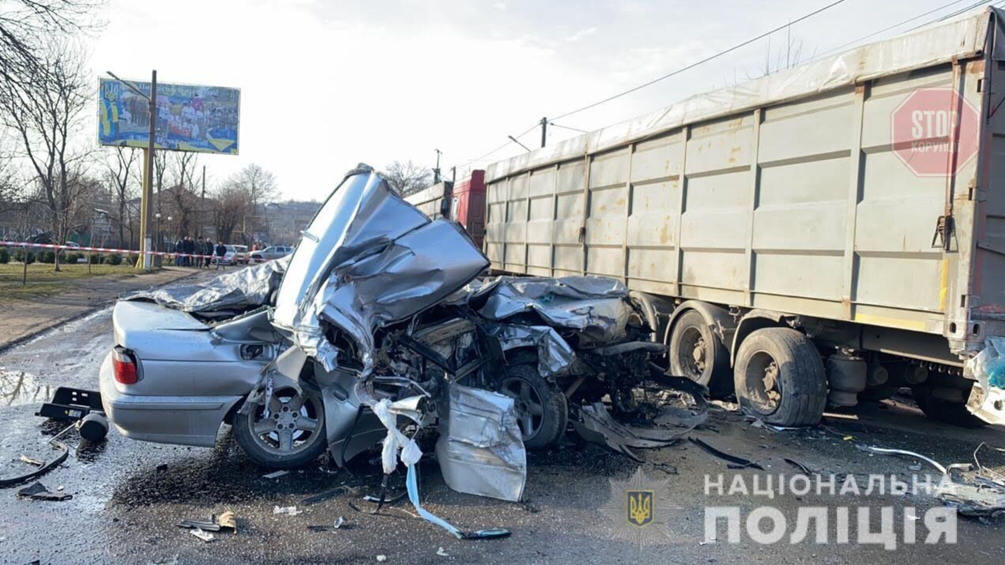 В Одесской области автомобиль врезался в грузовик, погибли две 17-летние девушки (фото)