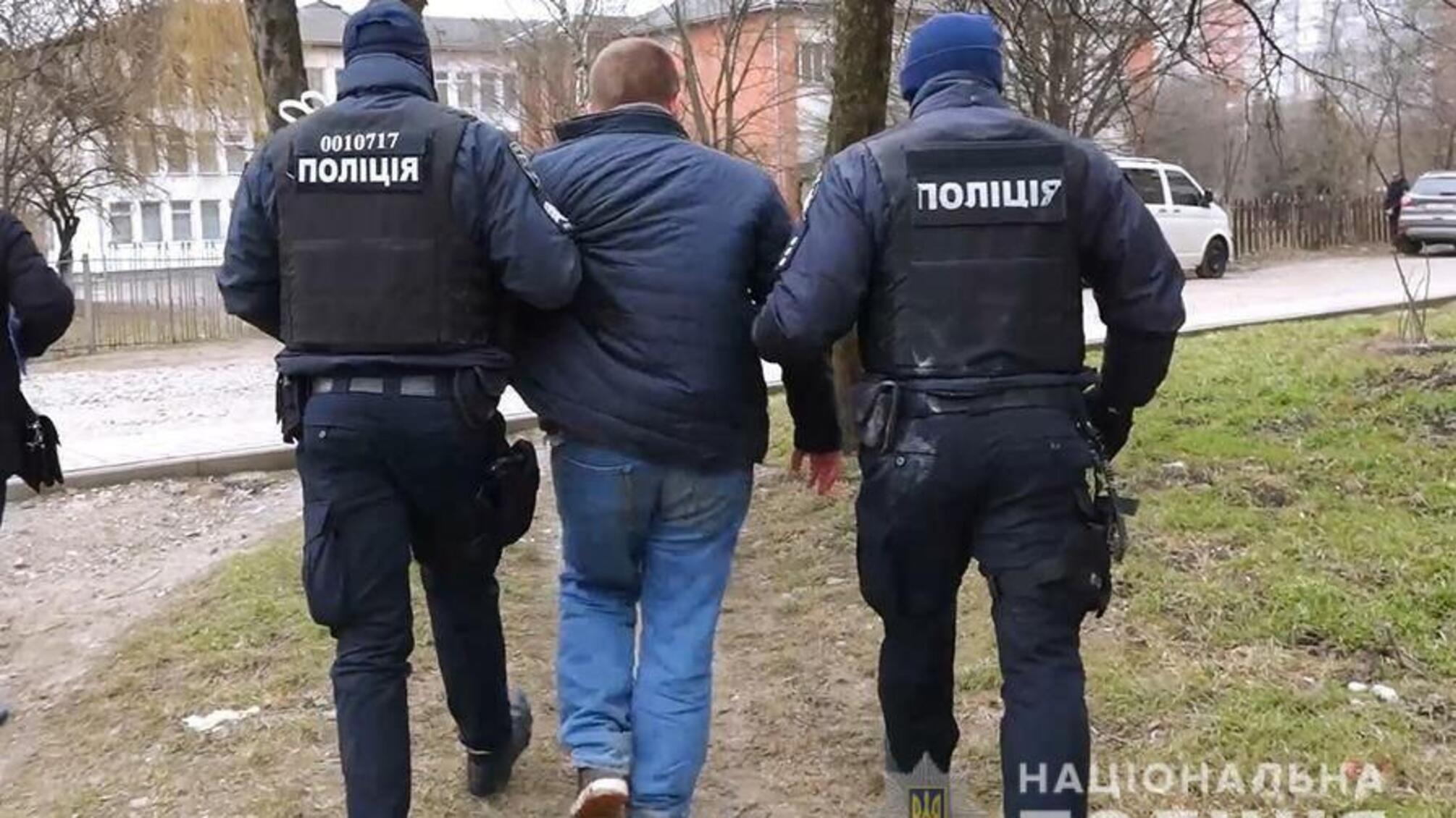 На Прикарпатті правоохоронці припинили незаконну діяльність групи наркозбувачів