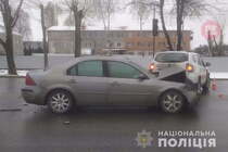 У Тернополі в ДТП потрапила автівка, яка перевозила вакцину від COVID-19 (фото)